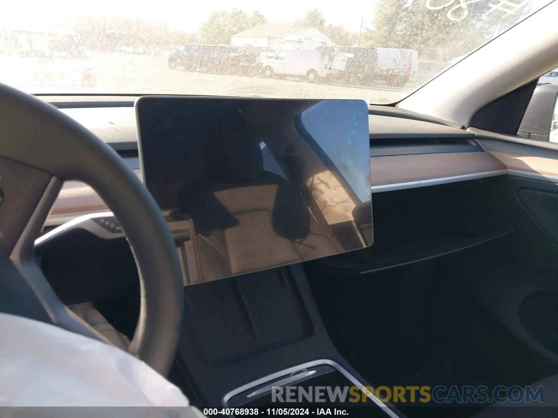7 Photograph of a damaged car 7SAYGDEE0RA326048 TESLA MODEL Y 2024