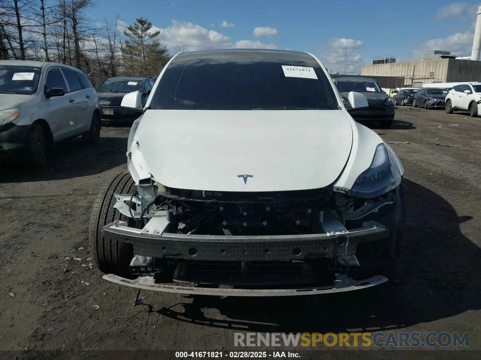 12 Photograph of a damaged car 7SAYGDEE0RA328091 TESLA MODEL Y 2024