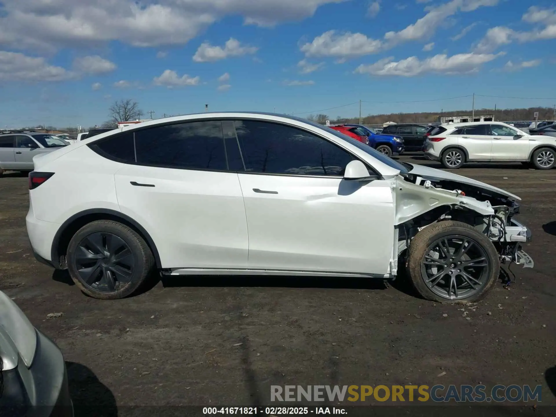 13 Photograph of a damaged car 7SAYGDEE0RA328091 TESLA MODEL Y 2024