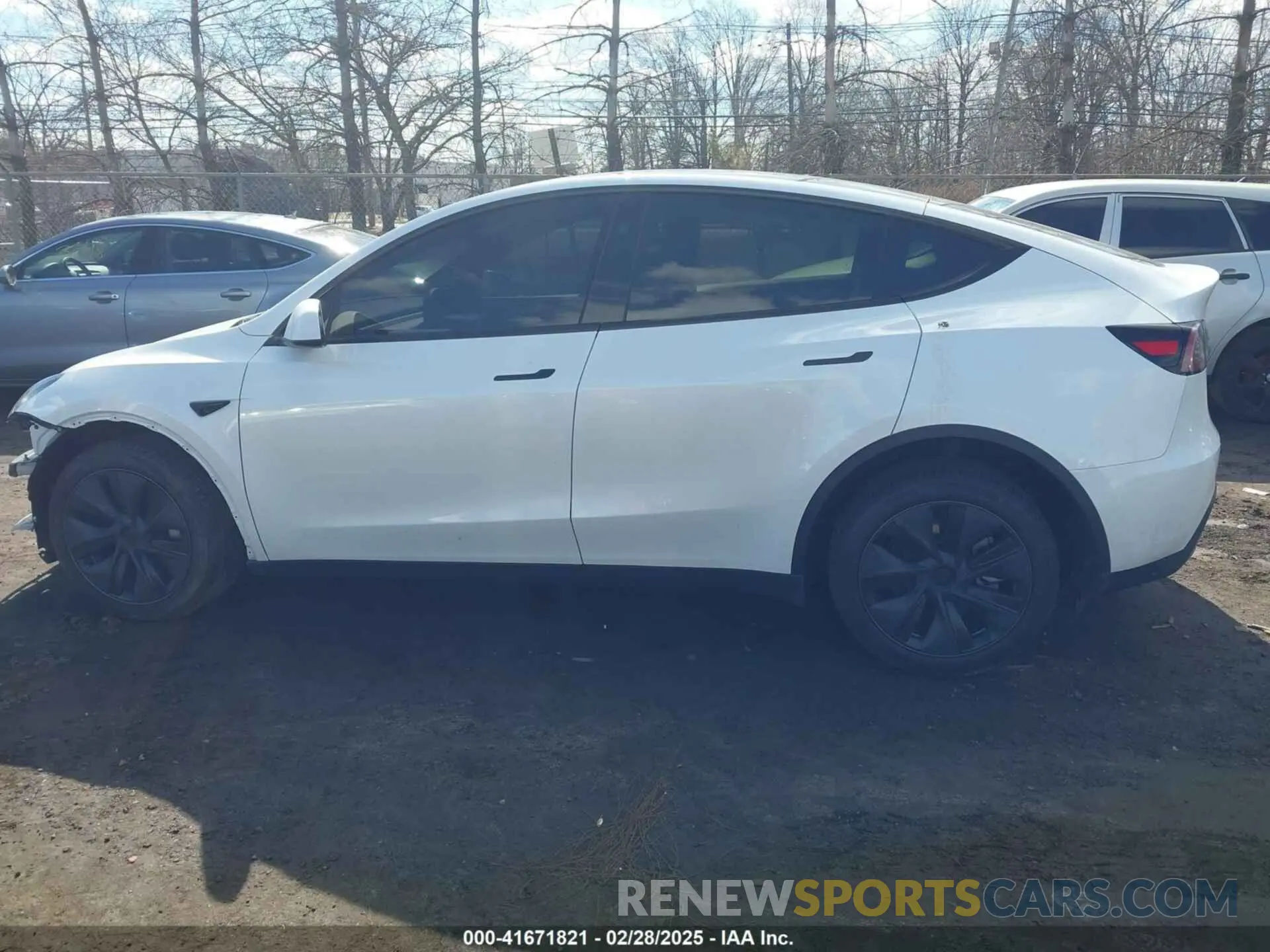 14 Photograph of a damaged car 7SAYGDEE0RA328091 TESLA MODEL Y 2024