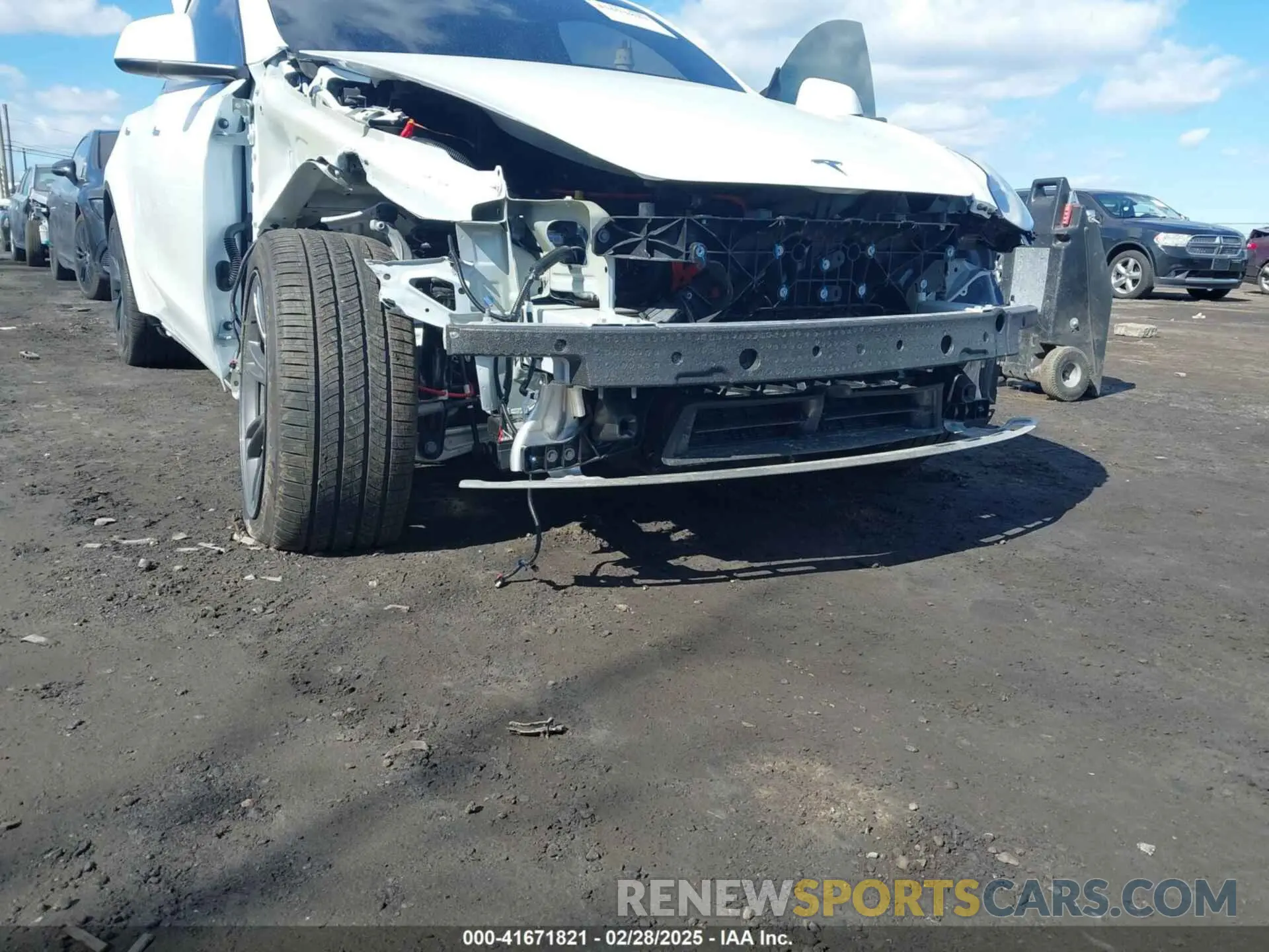 6 Photograph of a damaged car 7SAYGDEE0RA328091 TESLA MODEL Y 2024