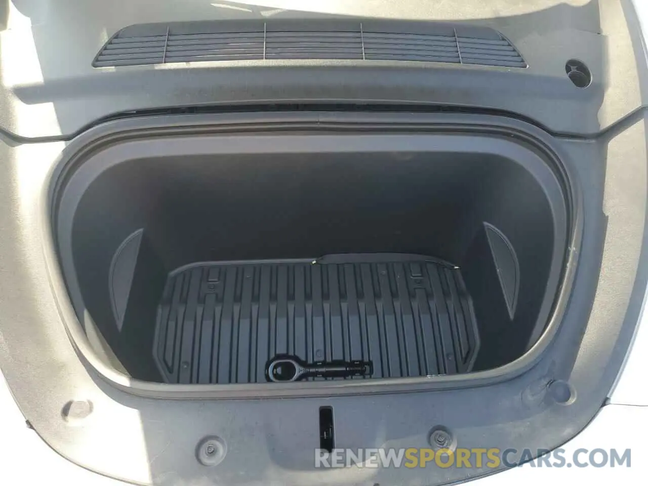 11 Photograph of a damaged car 7SAYGDEE0RF069041 TESLA MODEL Y 2024