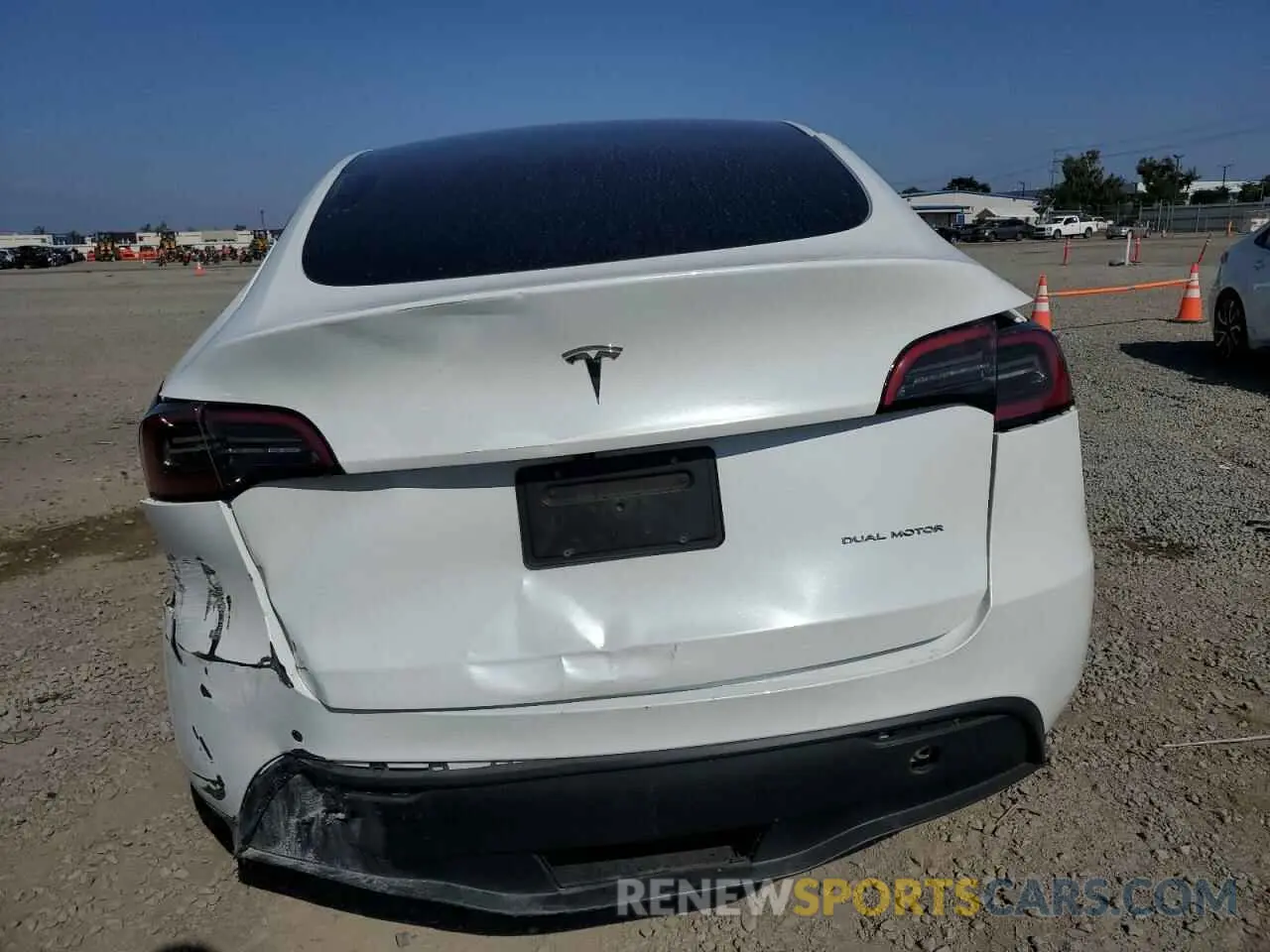6 Photograph of a damaged car 7SAYGDEE0RF069041 TESLA MODEL Y 2024