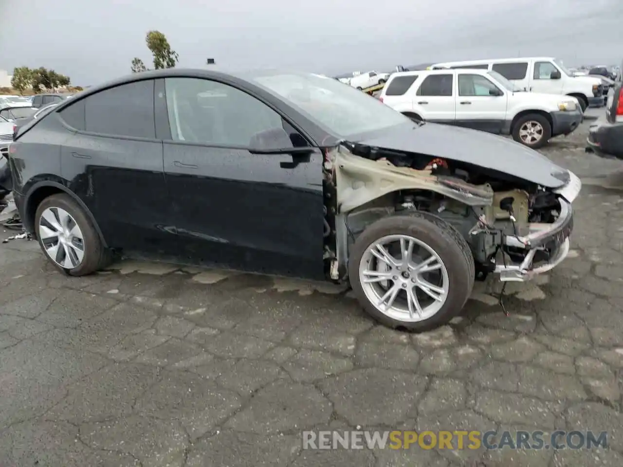 4 Photograph of a damaged car 7SAYGDEE0RF069797 TESLA MODEL Y 2024