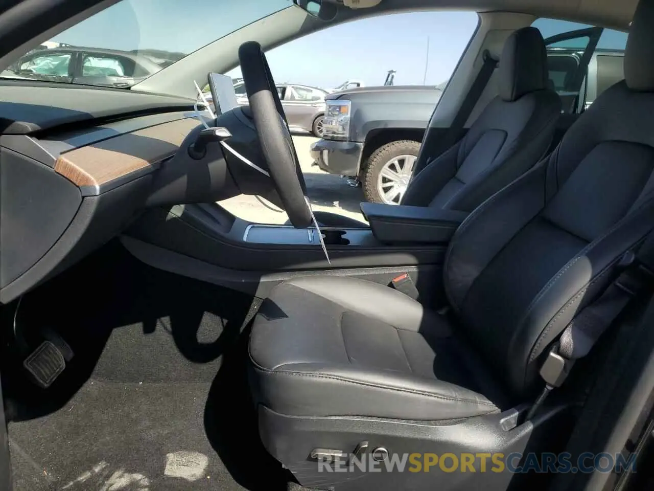 7 Photograph of a damaged car 7SAYGDEE0RF075700 TESLA MODEL Y 2024