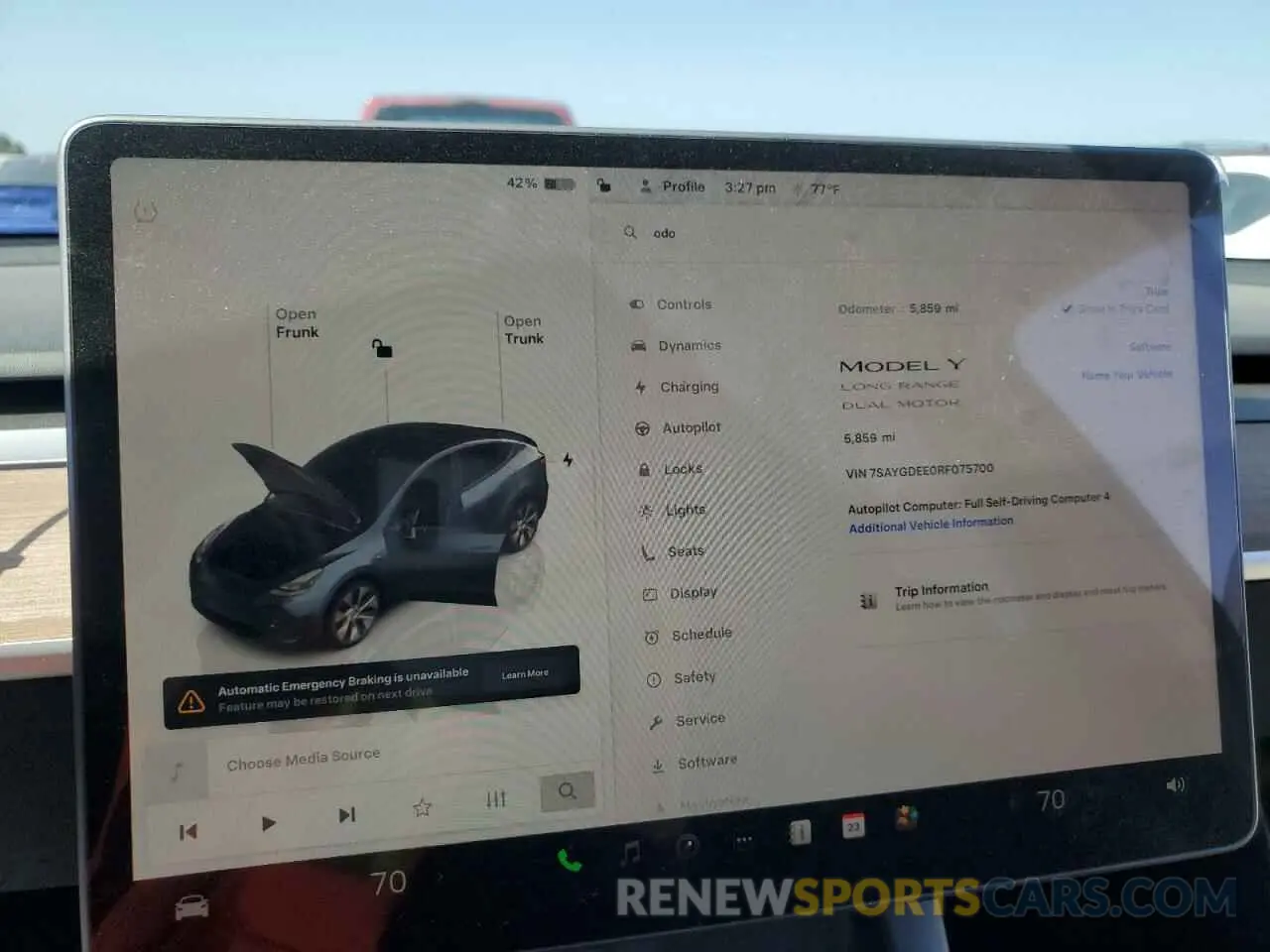9 Photograph of a damaged car 7SAYGDEE0RF075700 TESLA MODEL Y 2024