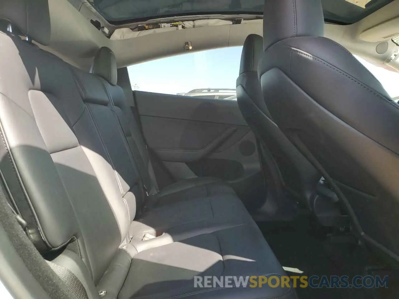10 Photograph of a damaged car 7SAYGDEE0RF081948 TESLA MODEL Y 2024