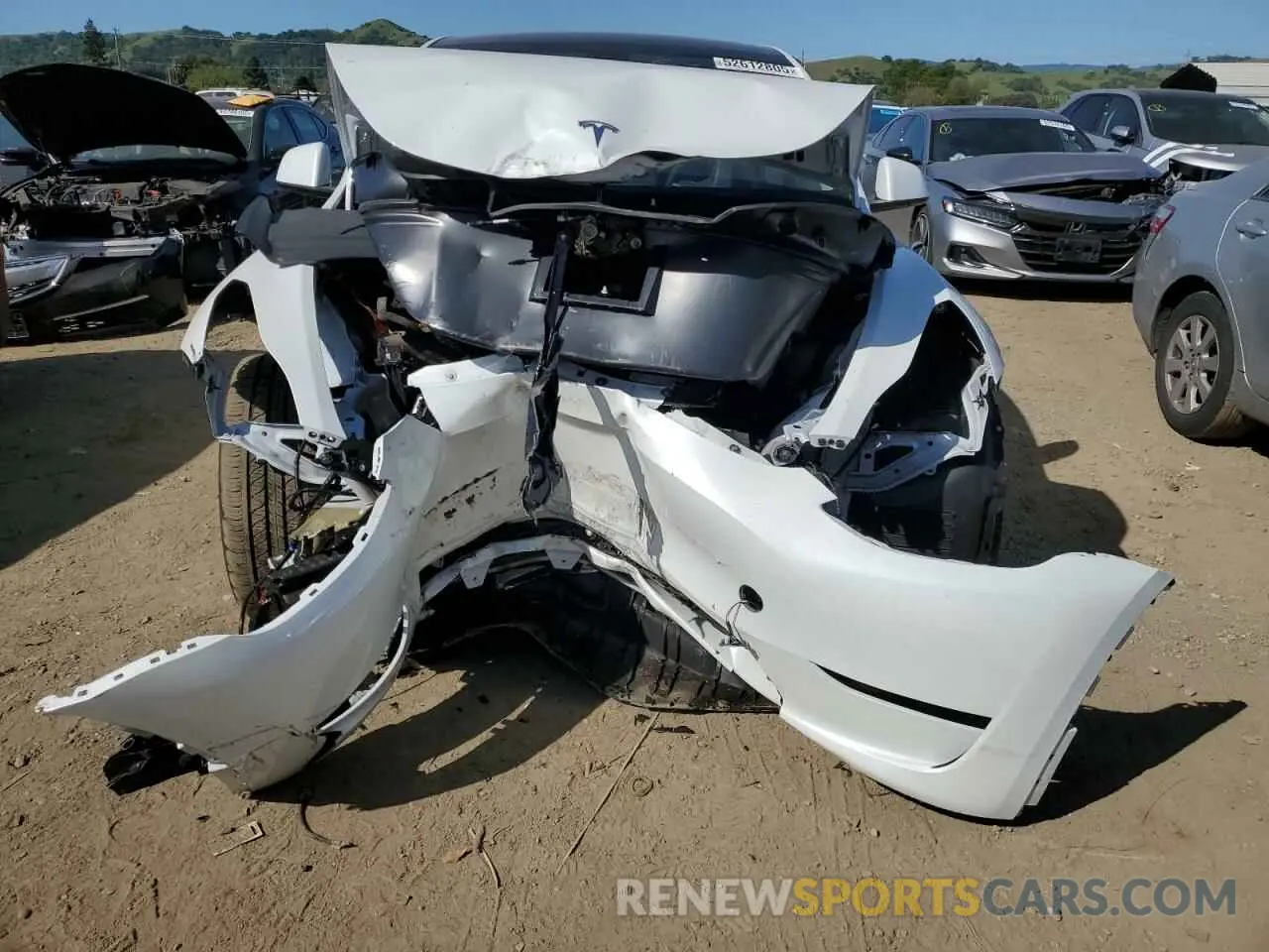 5 Photograph of a damaged car 7SAYGDEE0RF081948 TESLA MODEL Y 2024