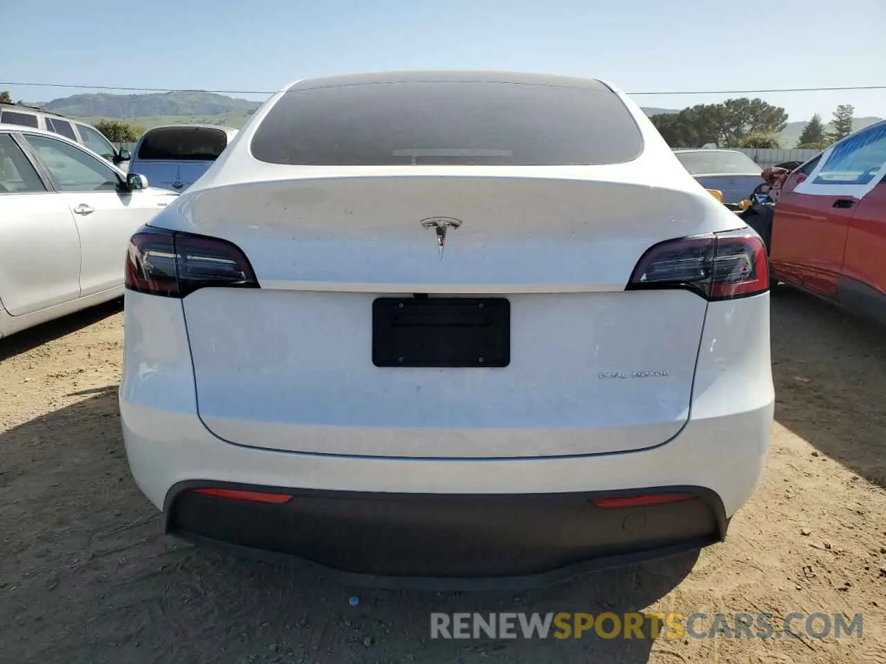 6 Photograph of a damaged car 7SAYGDEE0RF081948 TESLA MODEL Y 2024
