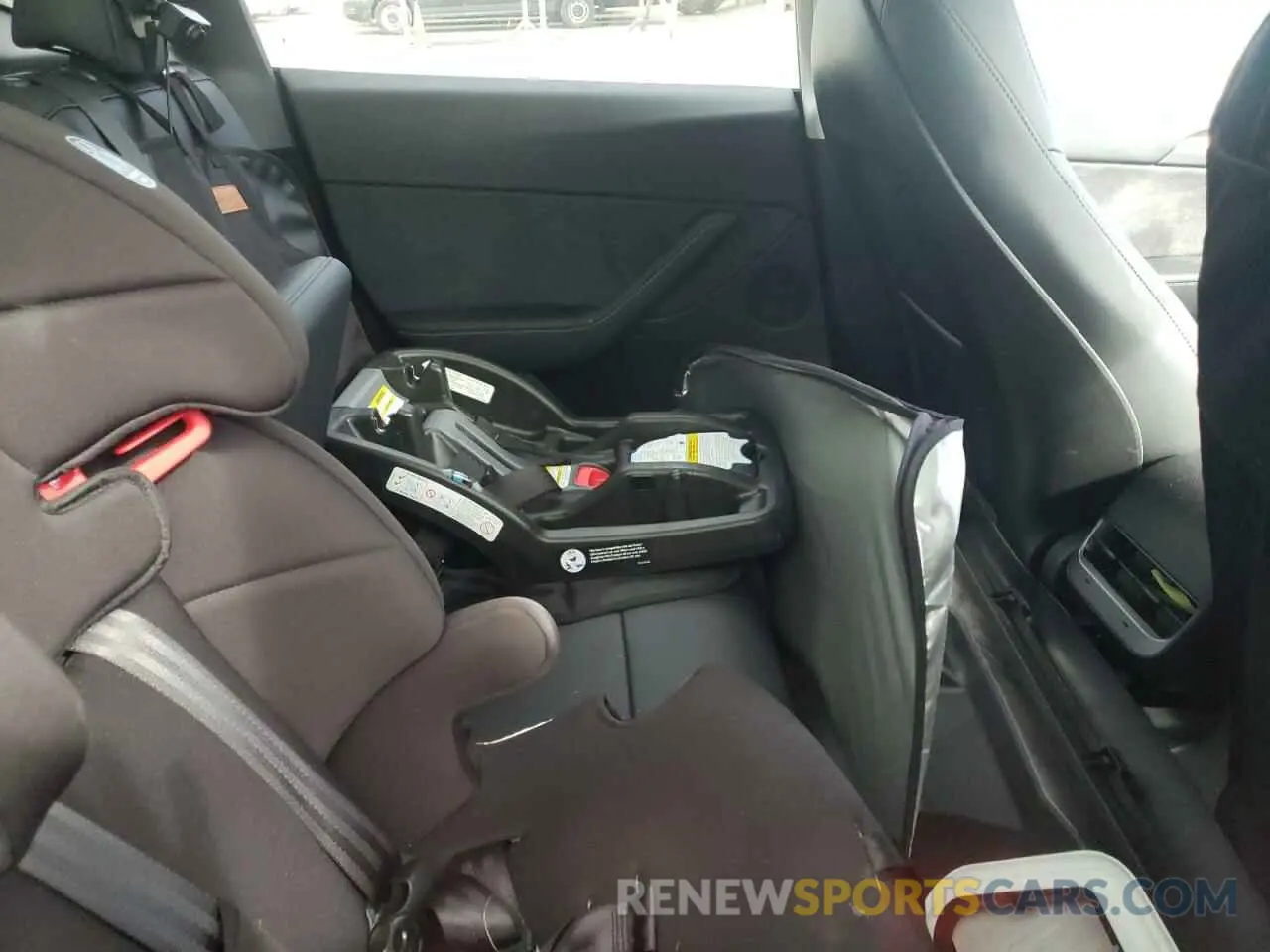 10 Photograph of a damaged car 7SAYGDEE0RF118383 TESLA MODEL Y 2024