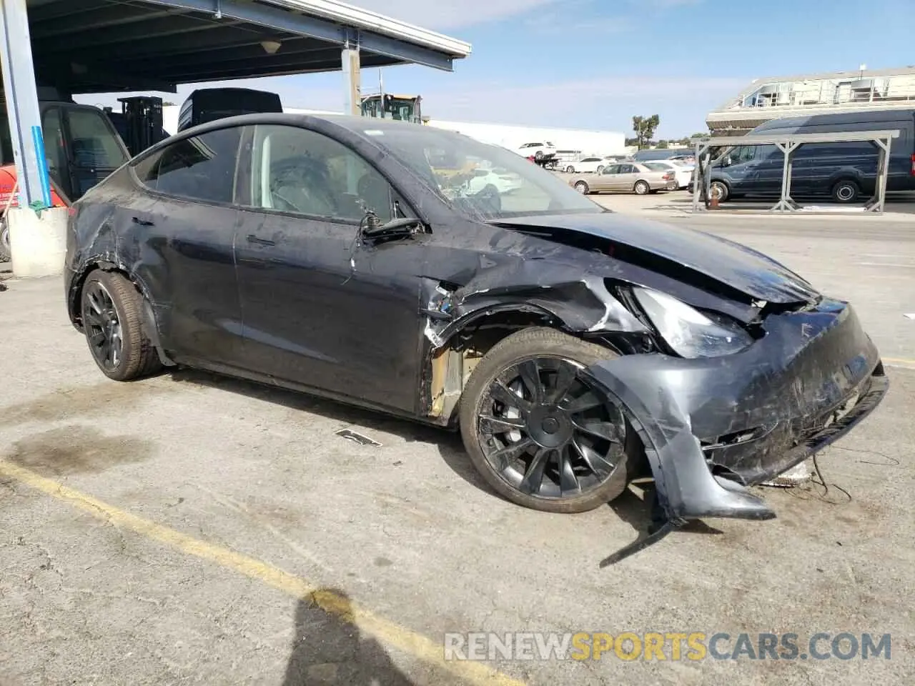 4 Photograph of a damaged car 7SAYGDEE0RF118383 TESLA MODEL Y 2024