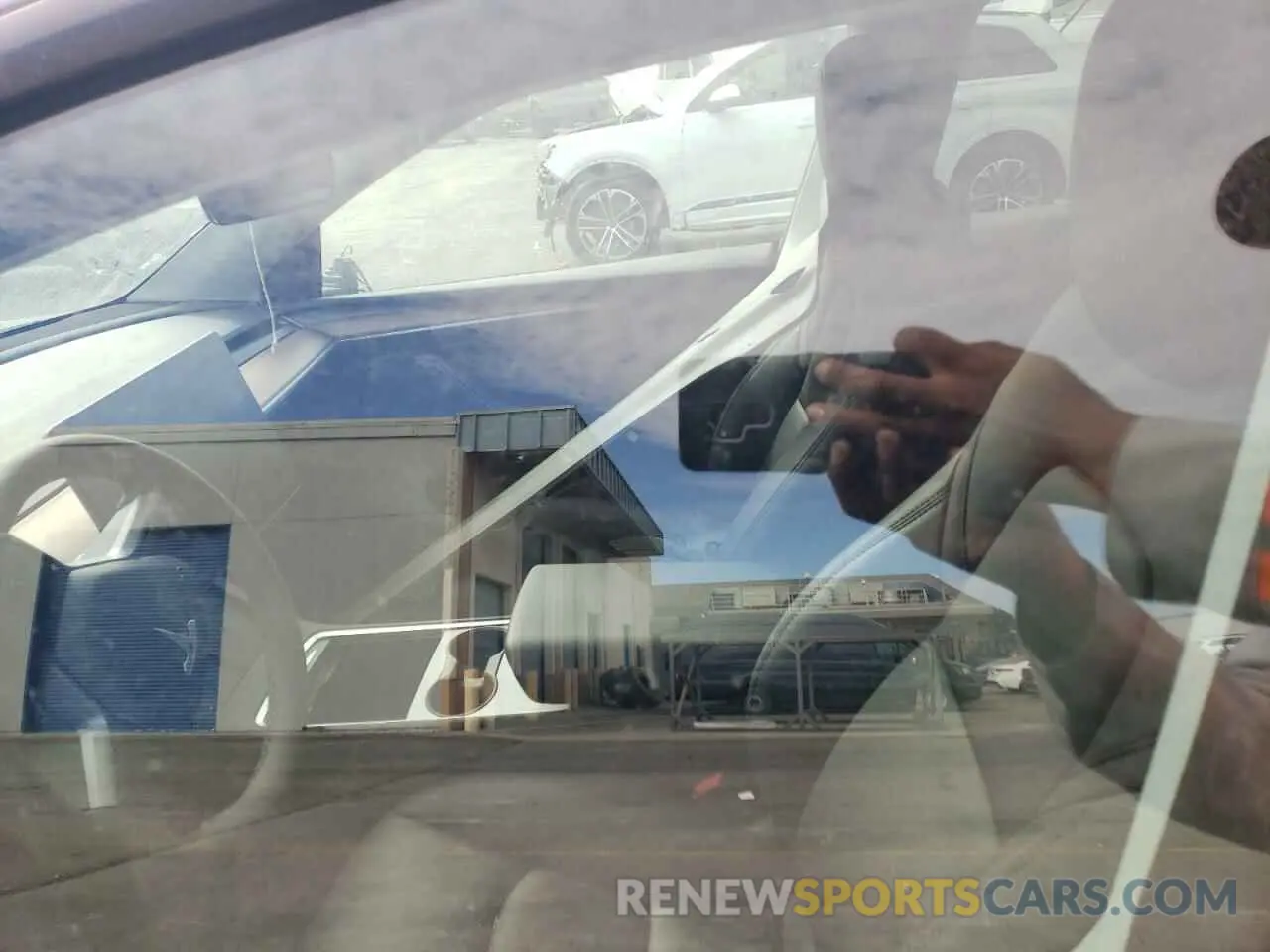 7 Photograph of a damaged car 7SAYGDEE0RF118383 TESLA MODEL Y 2024