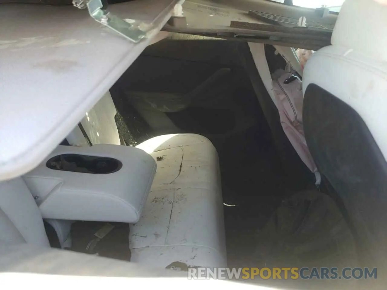 10 Photograph of a damaged car 7SAYGDEE0RF123227 TESLA MODEL Y 2024