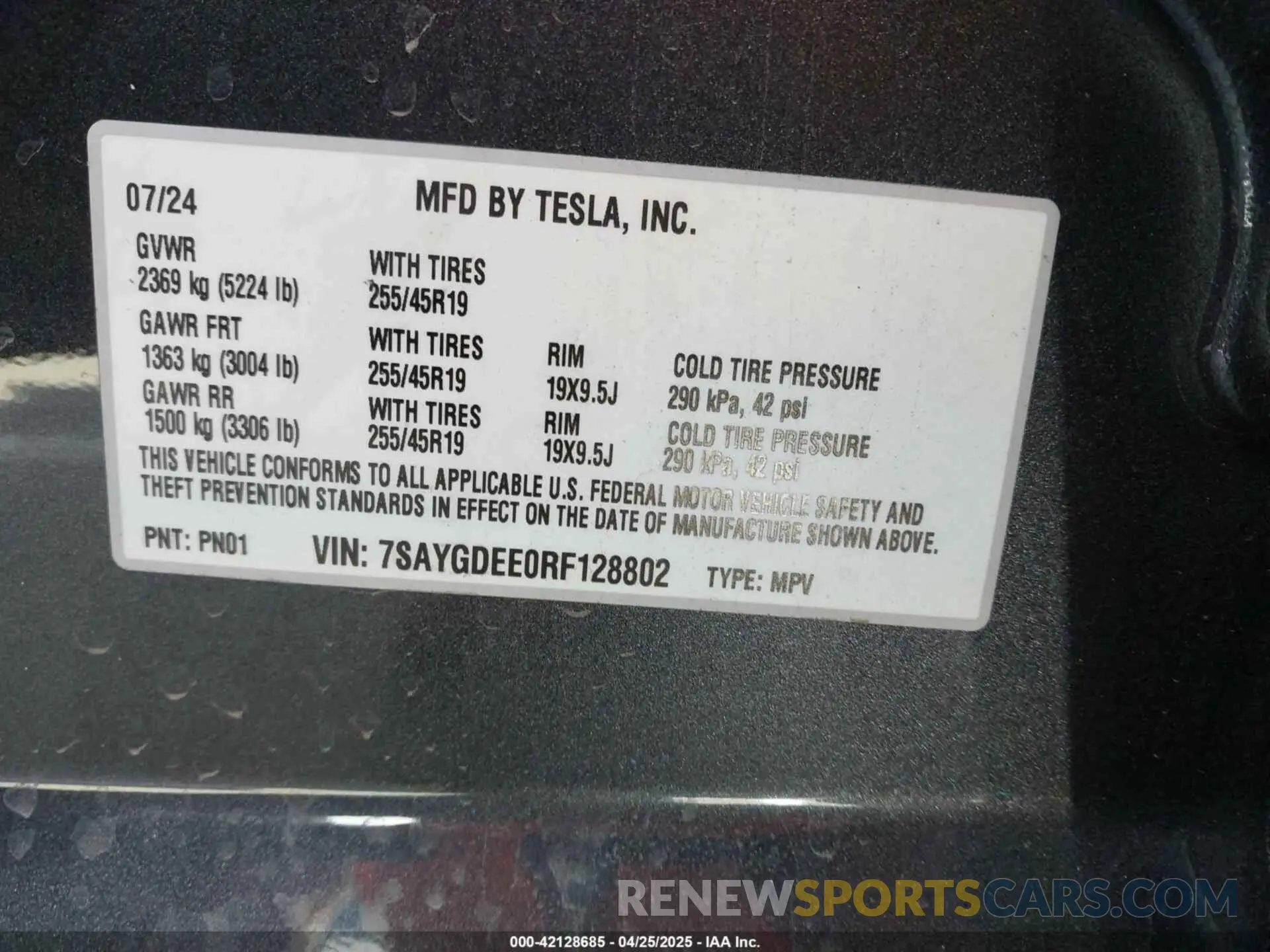 9 Photograph of a damaged car 7SAYGDEE0RF128802 TESLA MODEL Y 2024