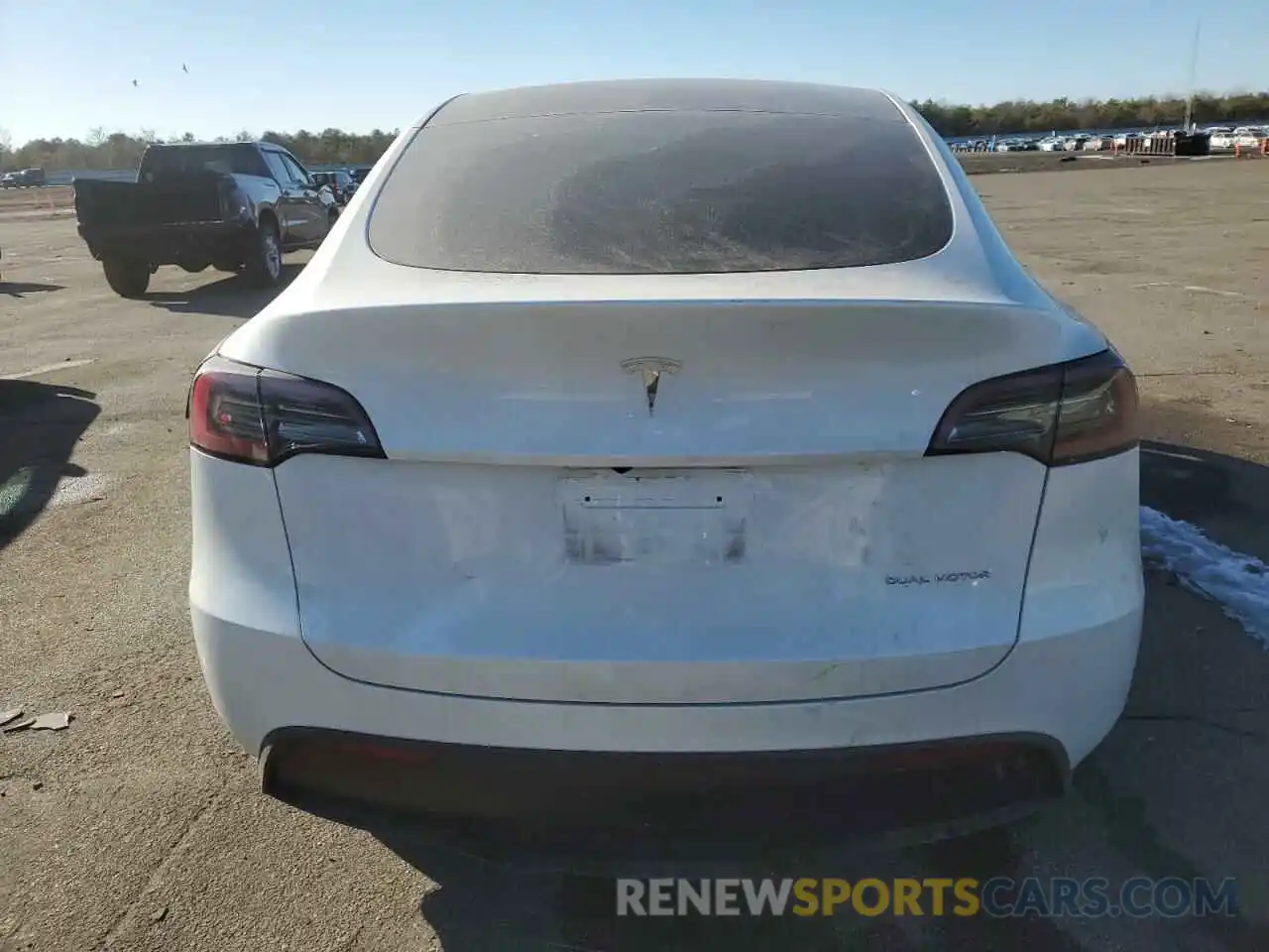 6 Photograph of a damaged car 7SAYGDEE0RF157006 TESLA MODEL Y 2024