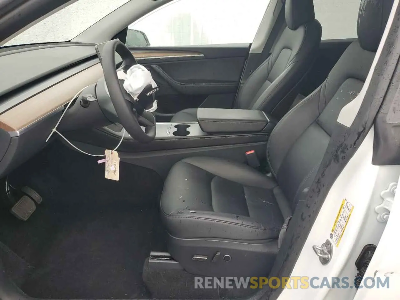 7 Photograph of a damaged car 7SAYGDEE0RF165672 TESLA MODEL Y 2024