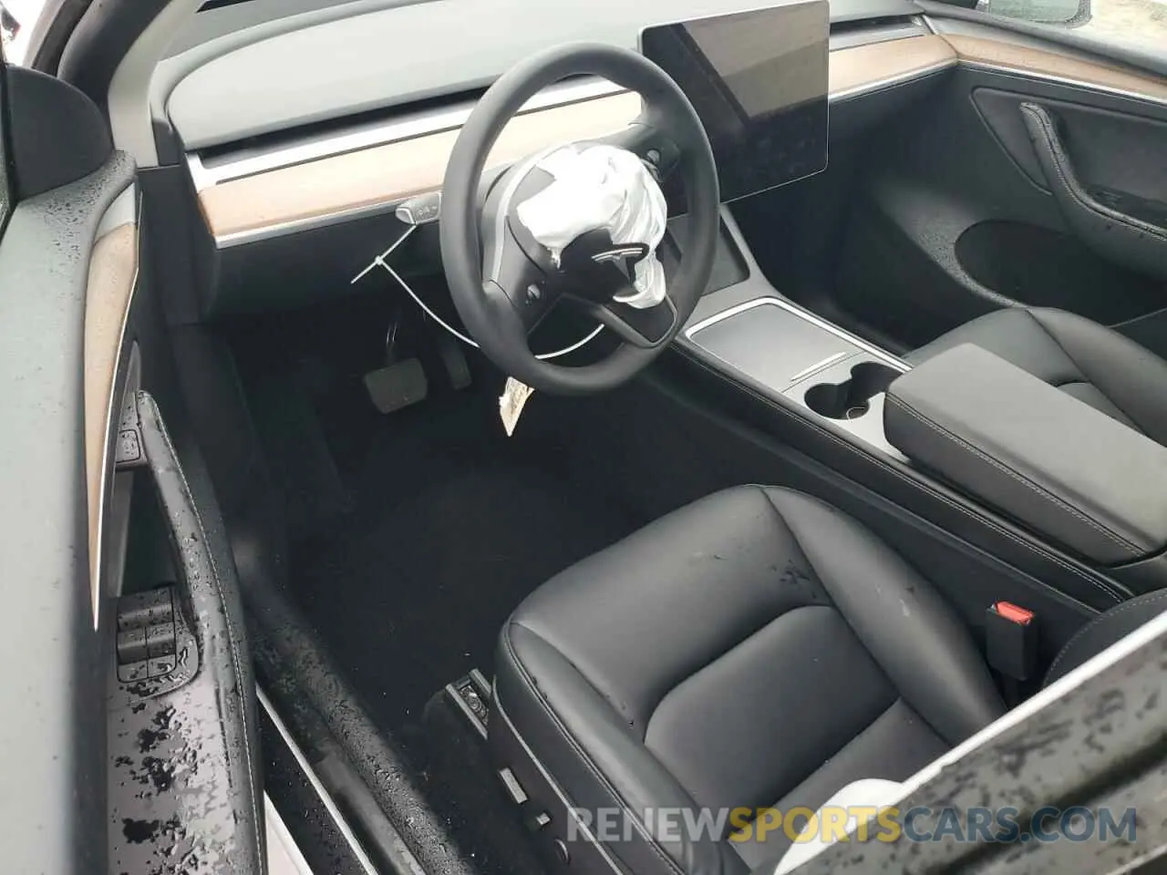 8 Photograph of a damaged car 7SAYGDEE0RF165672 TESLA MODEL Y 2024