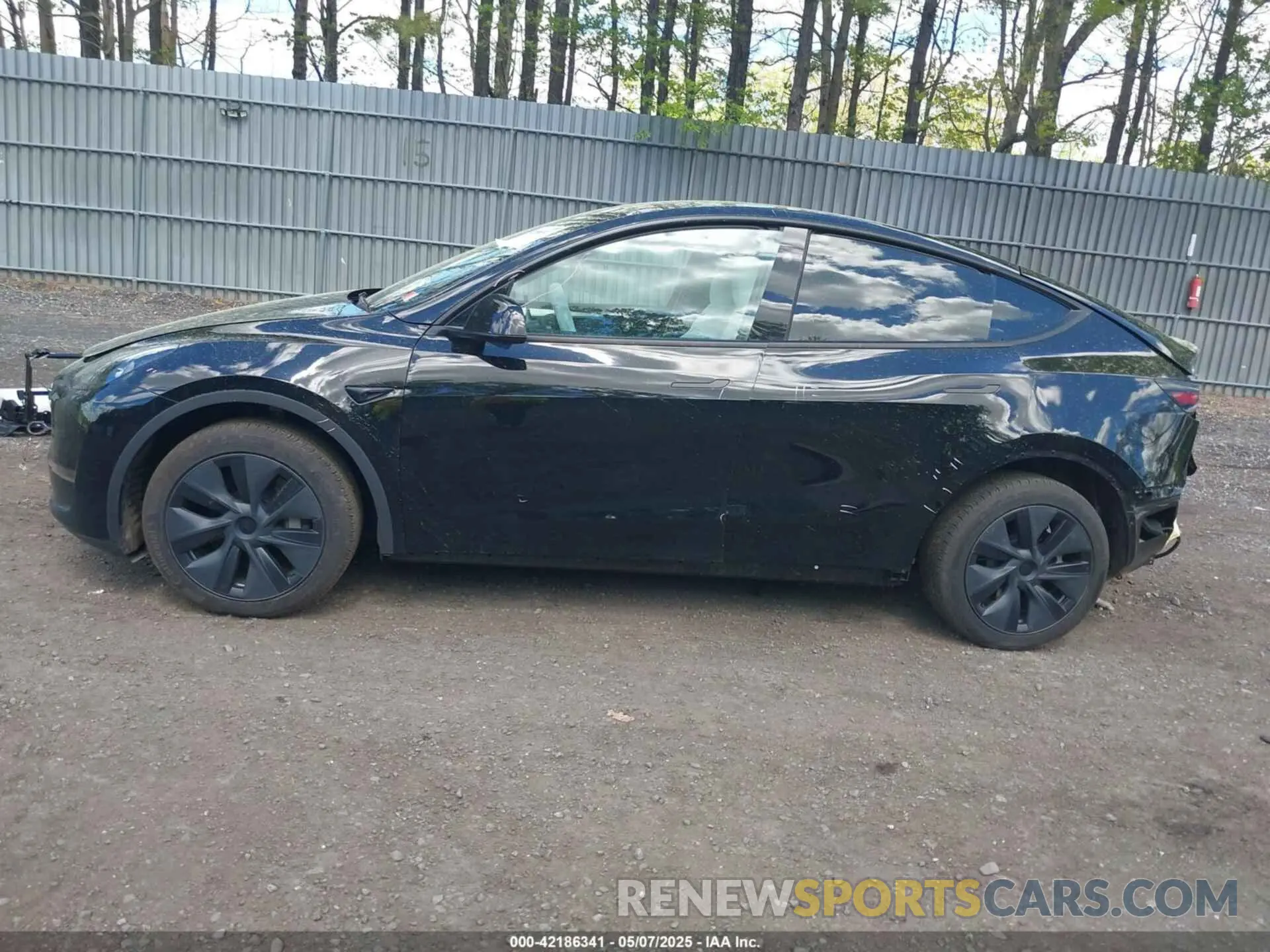 14 Photograph of a damaged car 7SAYGDEE0RF200291 TESLA MODEL Y 2024