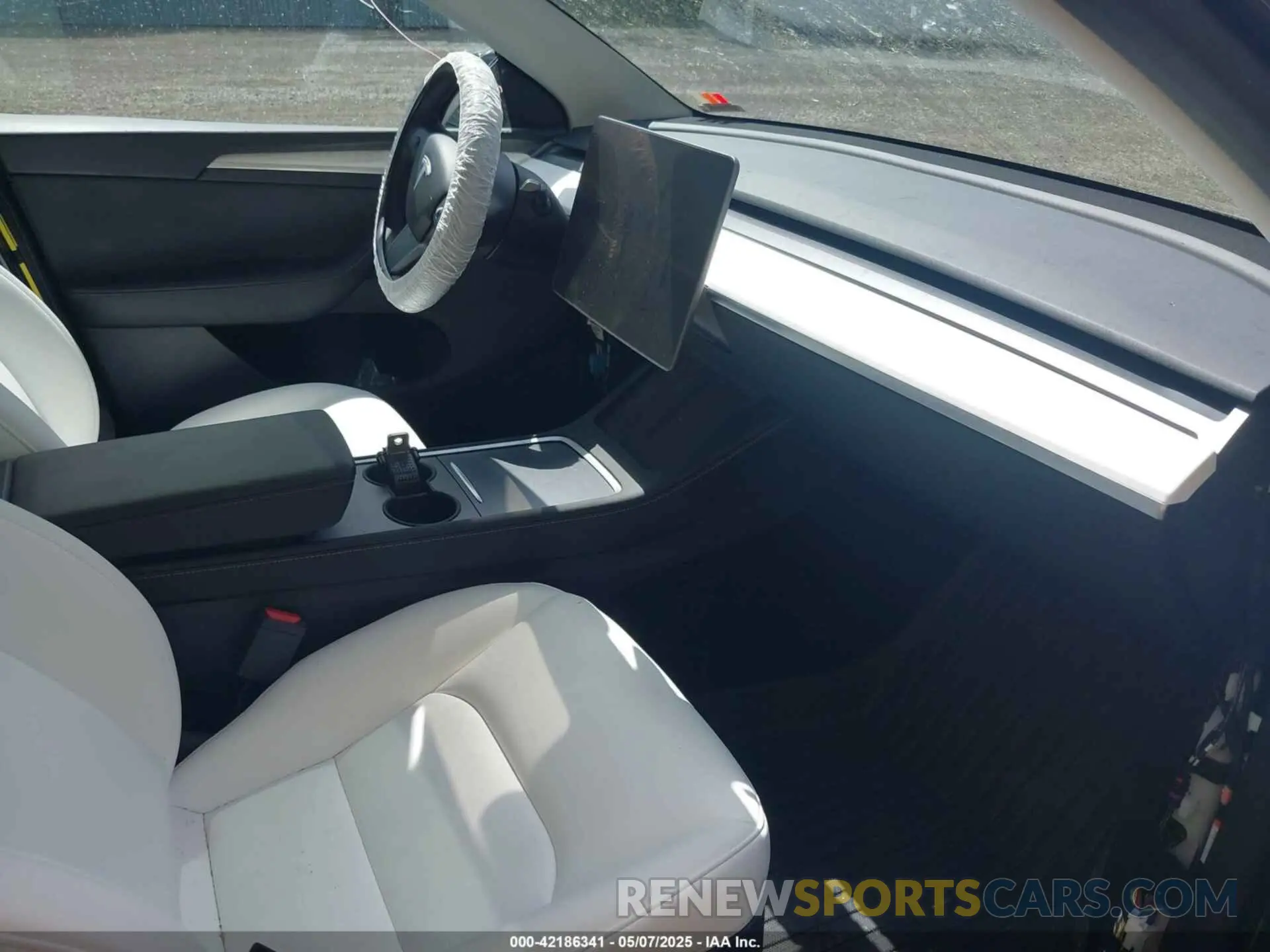 5 Photograph of a damaged car 7SAYGDEE0RF200291 TESLA MODEL Y 2024