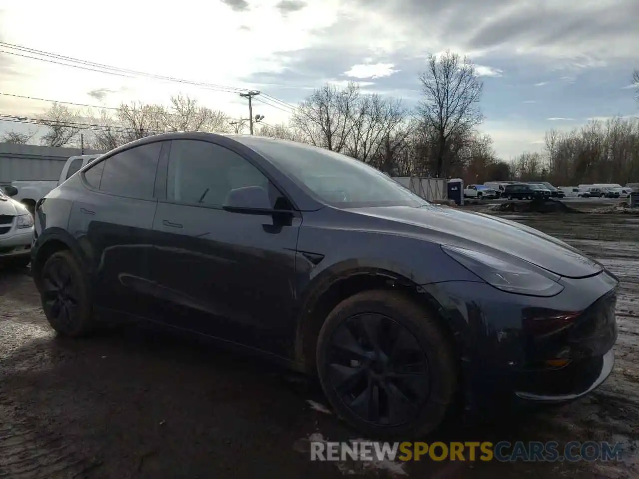 4 Photograph of a damaged car 7SAYGDEE0RF200503 TESLA MODEL Y 2024