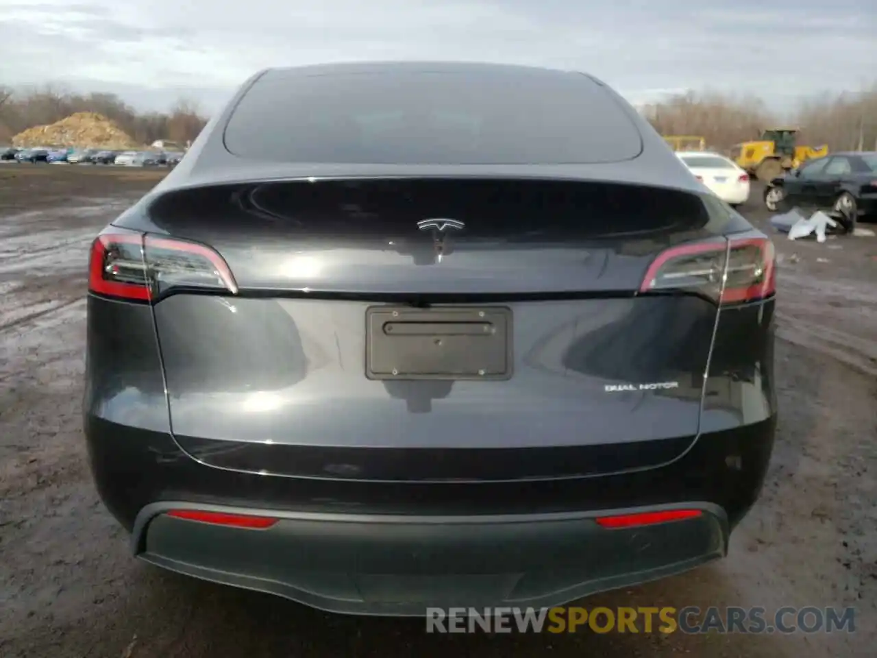 6 Photograph of a damaged car 7SAYGDEE0RF200503 TESLA MODEL Y 2024