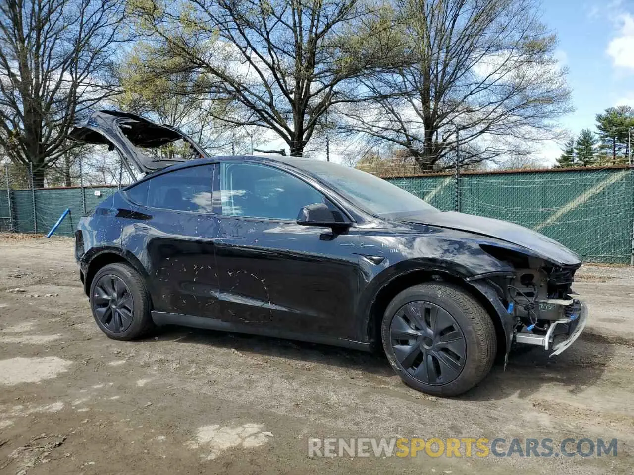 4 Photograph of a damaged car 7SAYGDEE0RF202381 TESLA MODEL Y 2024