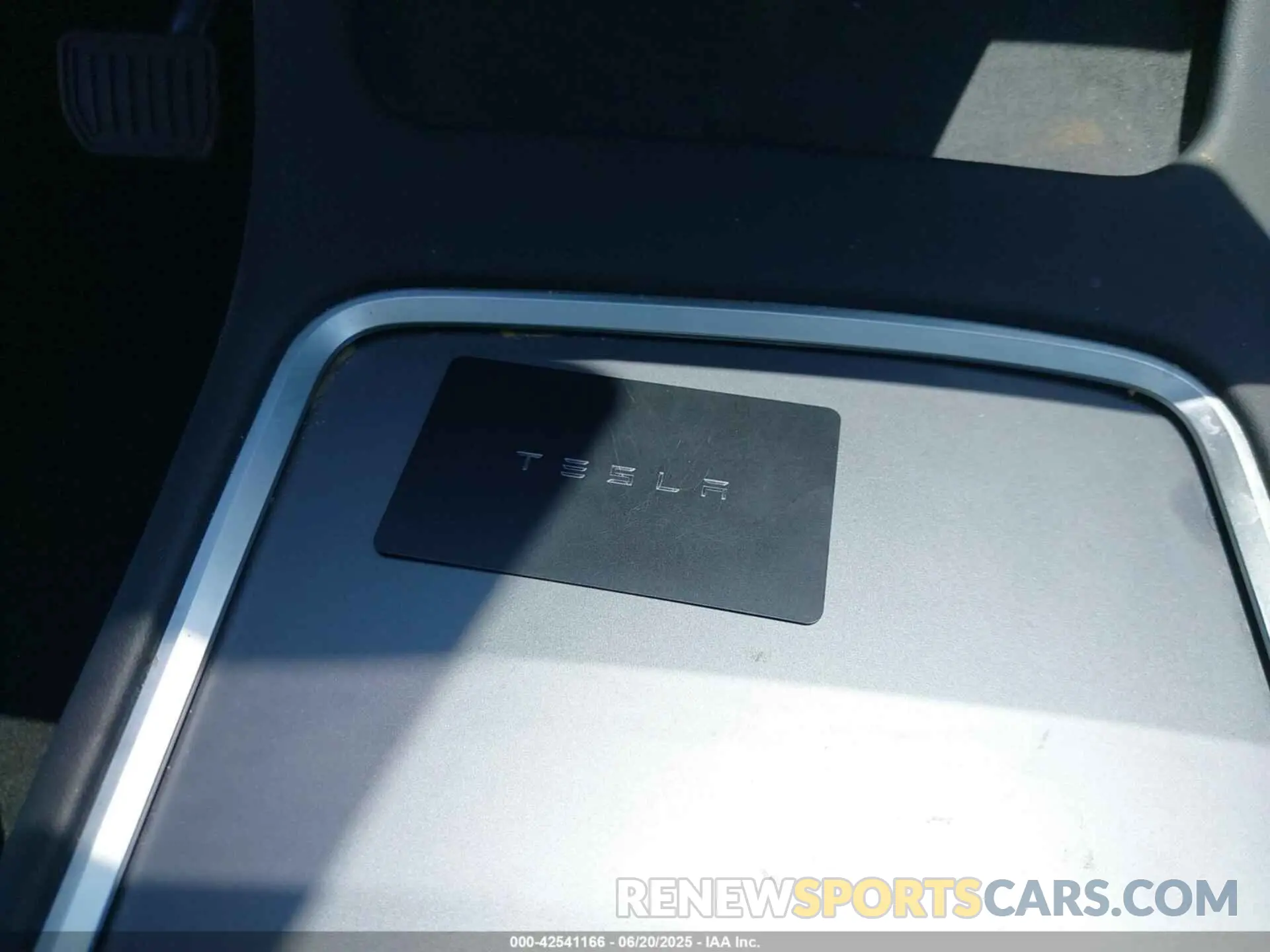 11 Photograph of a damaged car 7SAYGDEE0RF986660 TESLA MODEL Y 2024