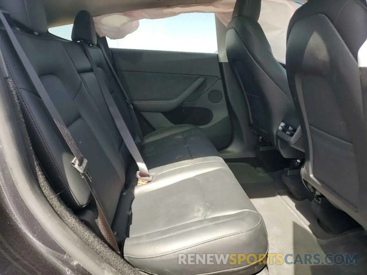 10 Photograph of a damaged car 7SAYGDEE1RA230171 TESLA MODEL Y 2024