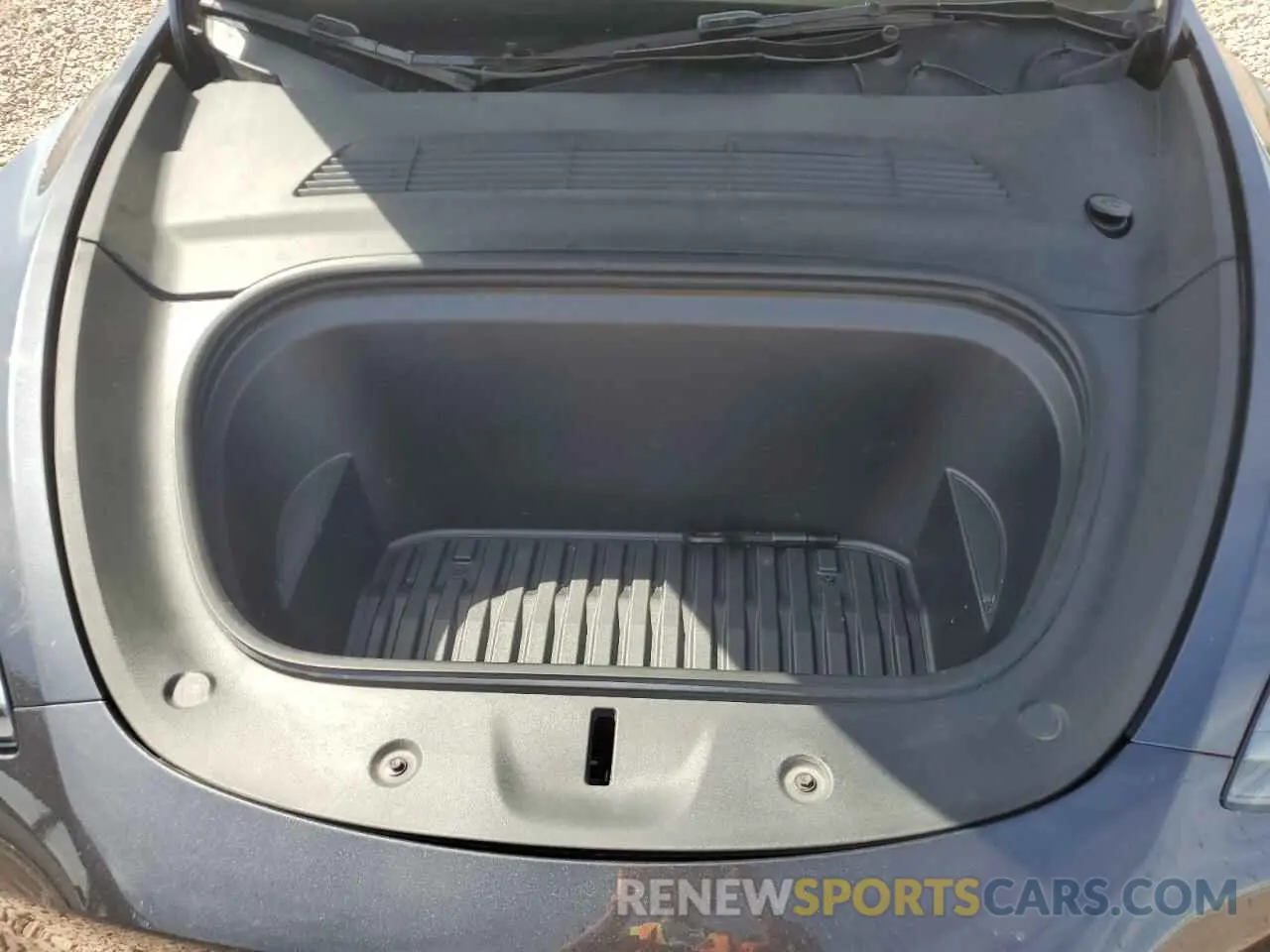 11 Photograph of a damaged car 7SAYGDEE1RA230171 TESLA MODEL Y 2024