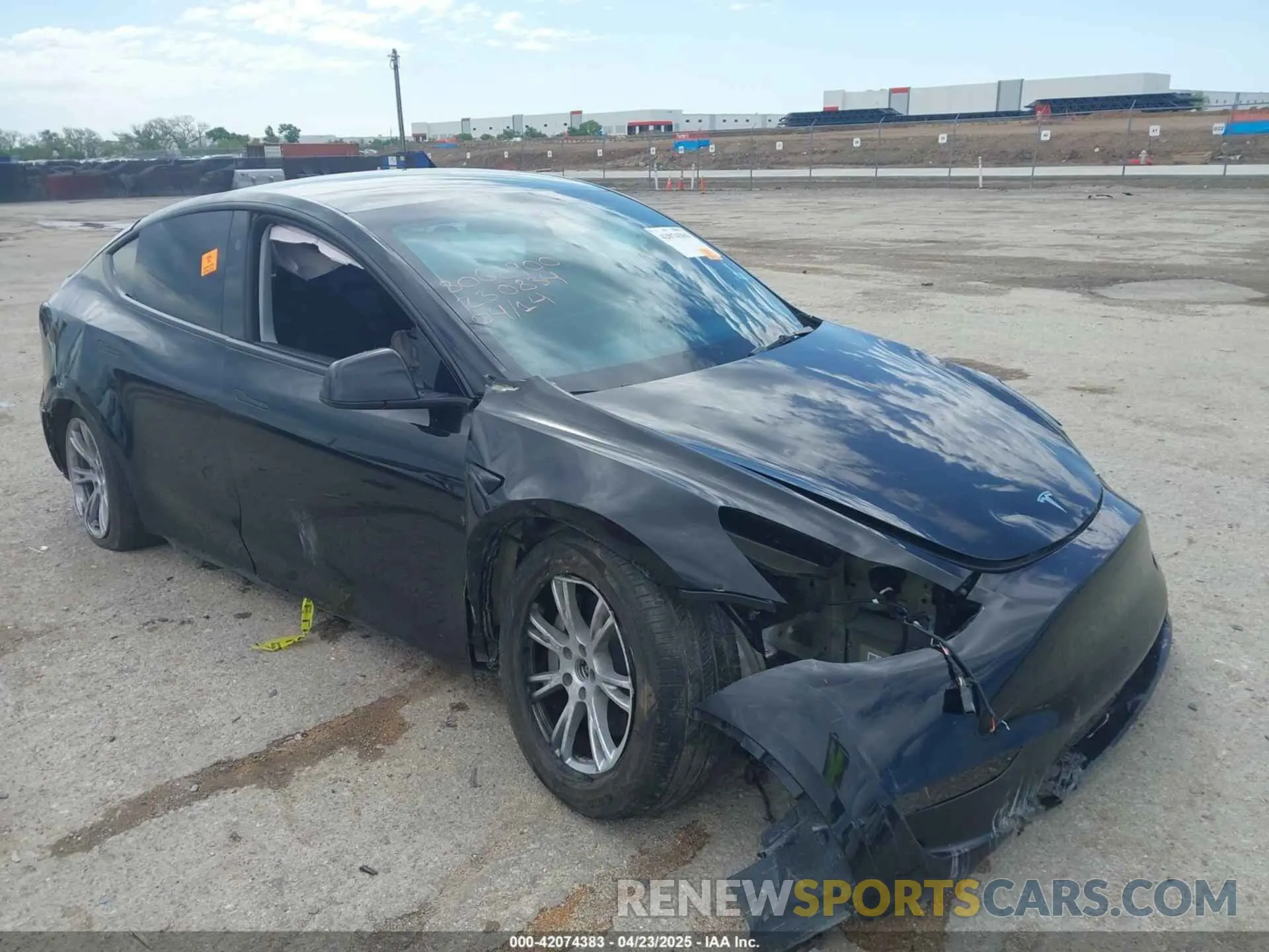 1 Photograph of a damaged car 7SAYGDEE1RA230834 TESLA MODEL Y 2024