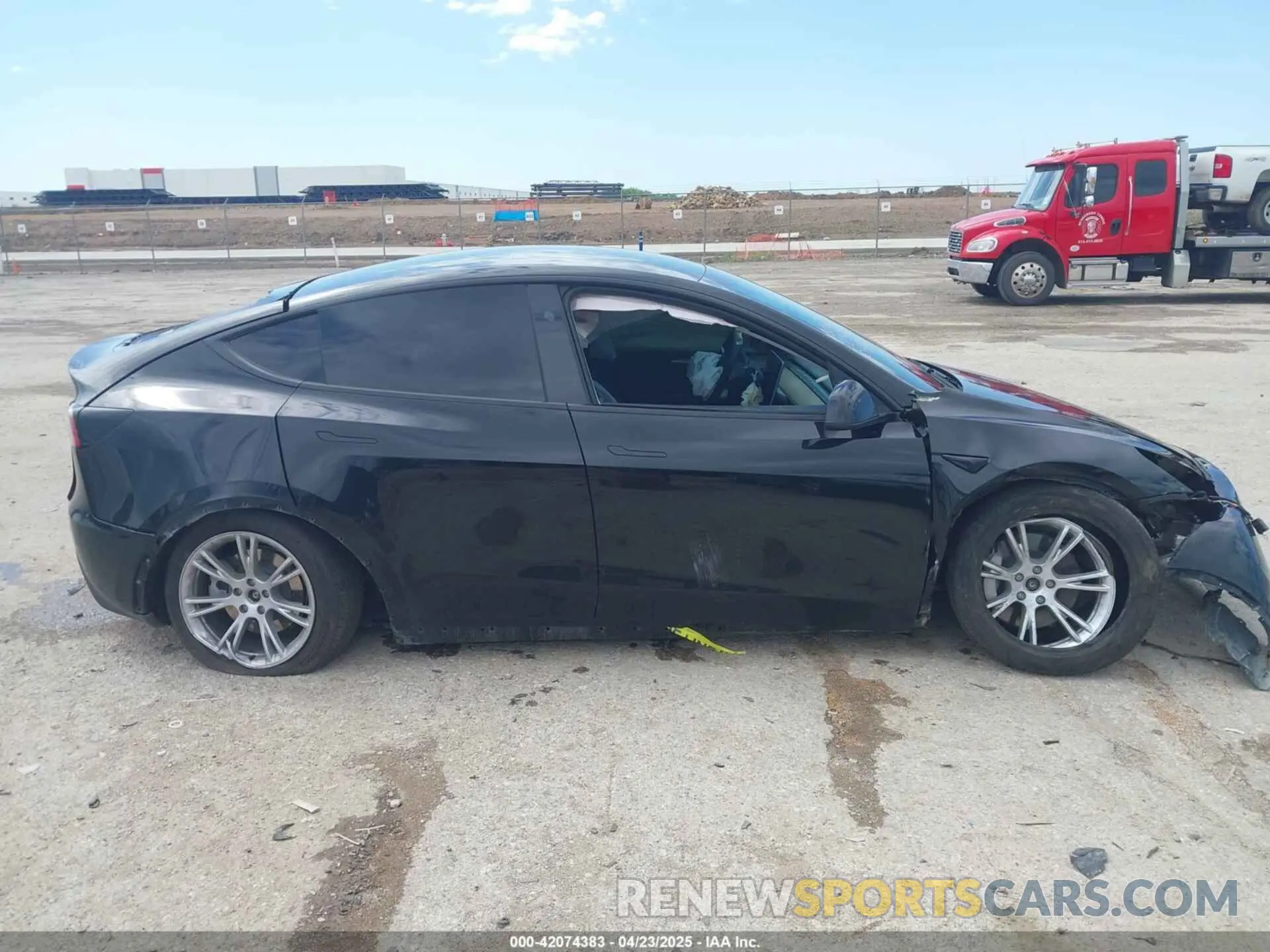12 Photograph of a damaged car 7SAYGDEE1RA230834 TESLA MODEL Y 2024