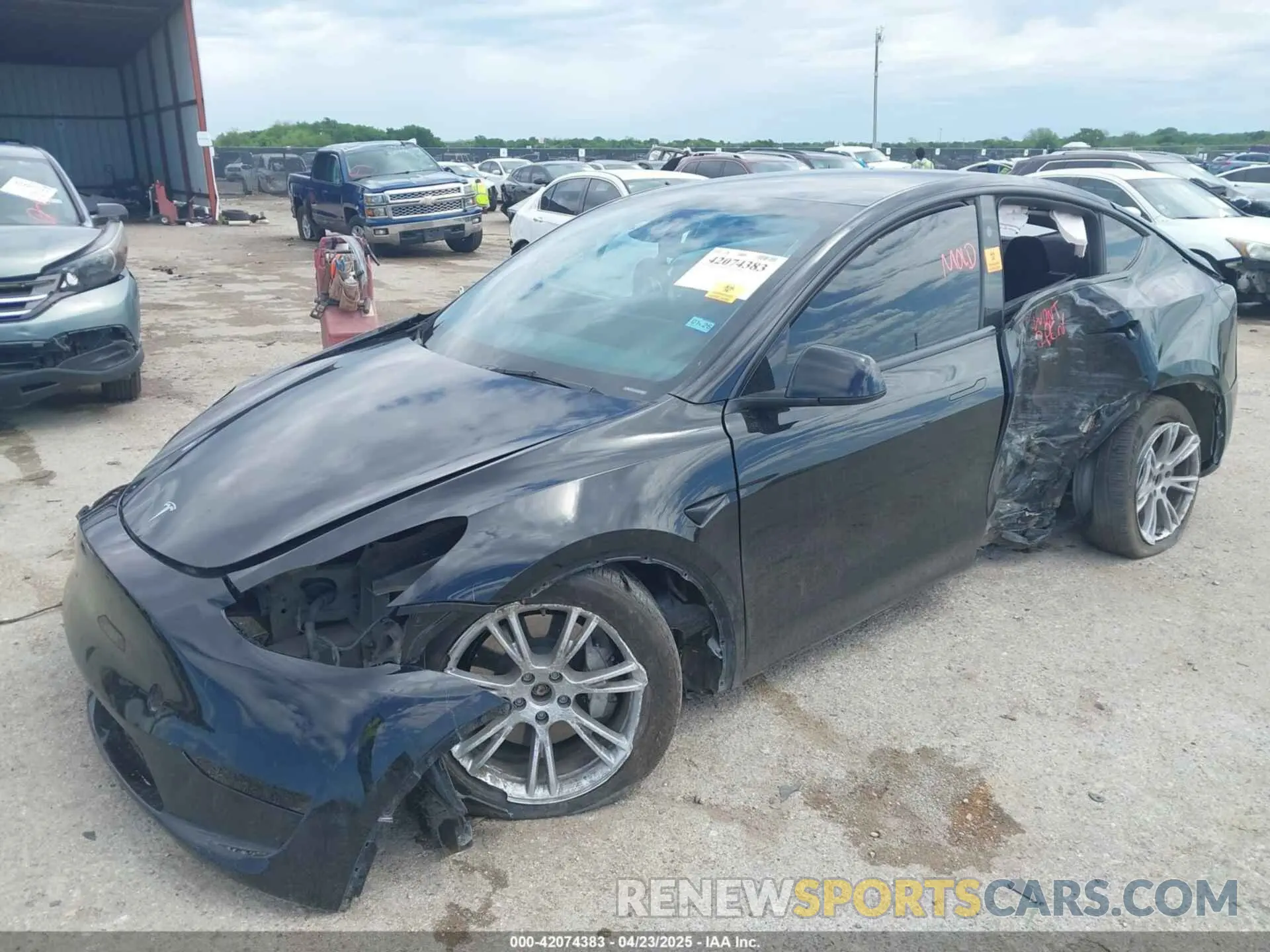 2 Photograph of a damaged car 7SAYGDEE1RA230834 TESLA MODEL Y 2024