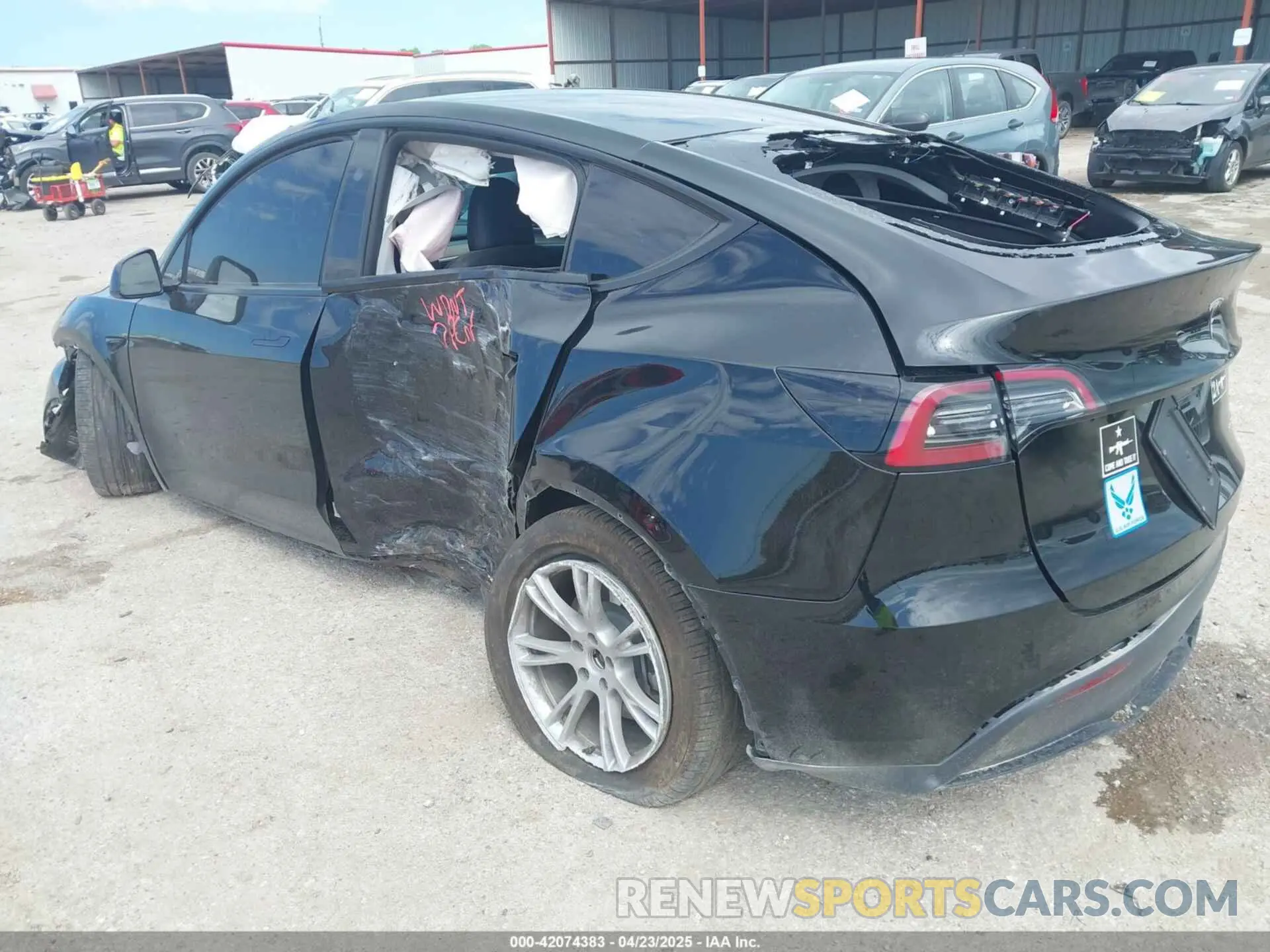 3 Photograph of a damaged car 7SAYGDEE1RA230834 TESLA MODEL Y 2024