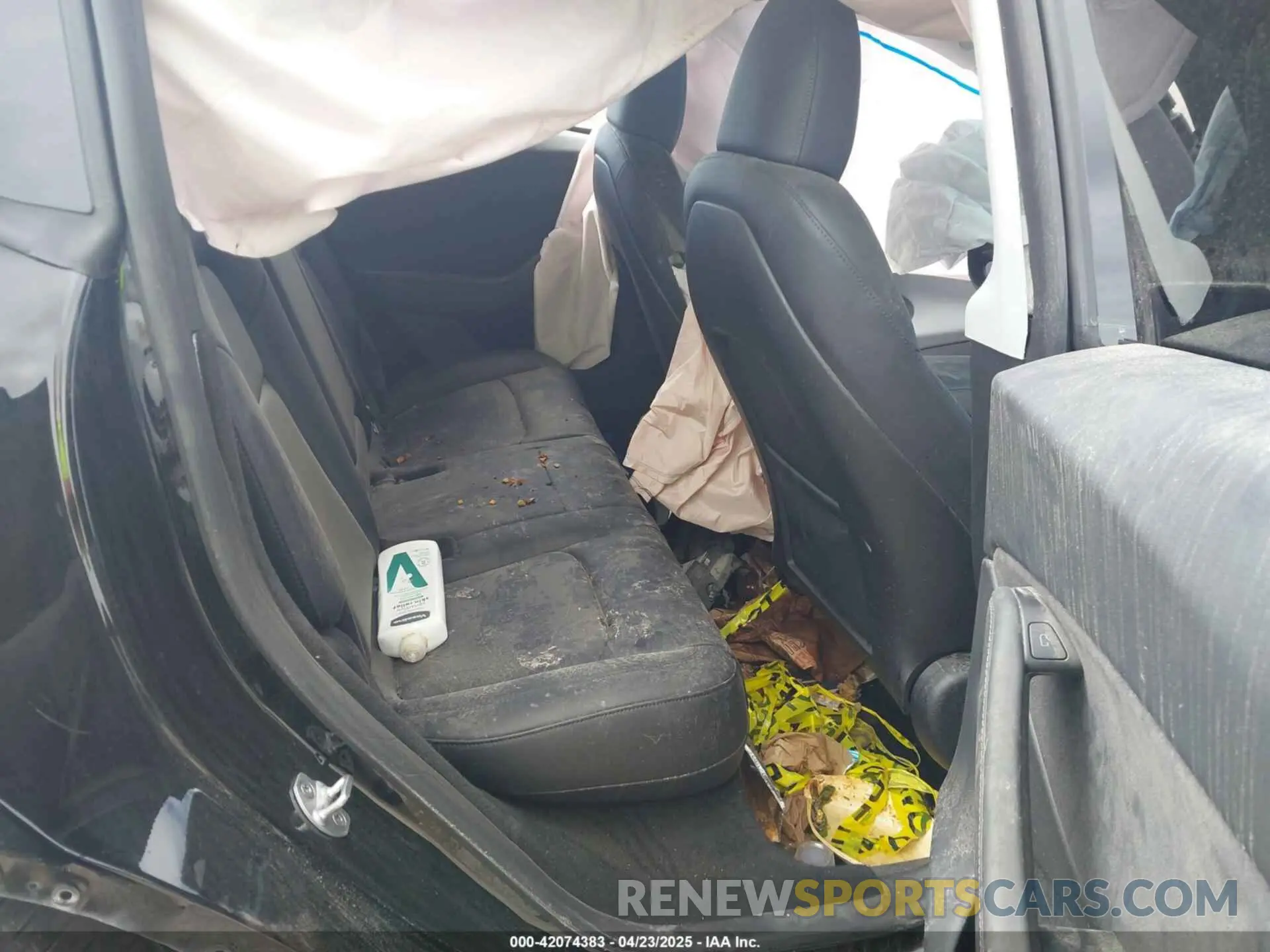 8 Photograph of a damaged car 7SAYGDEE1RA230834 TESLA MODEL Y 2024