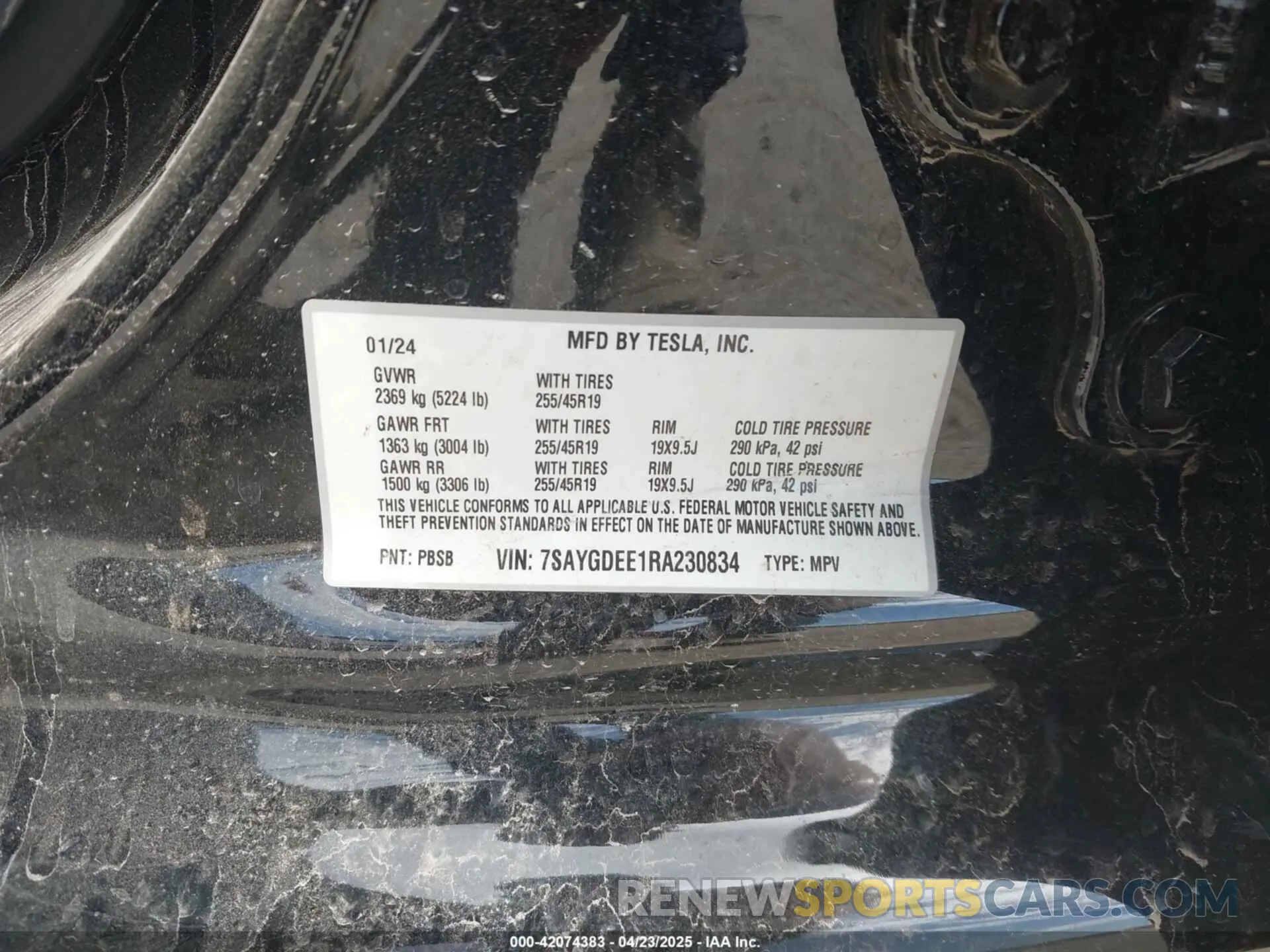 9 Photograph of a damaged car 7SAYGDEE1RA230834 TESLA MODEL Y 2024