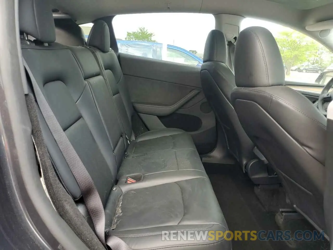 10 Photograph of a damaged car 7SAYGDEE1RA234222 TESLA MODEL Y 2024