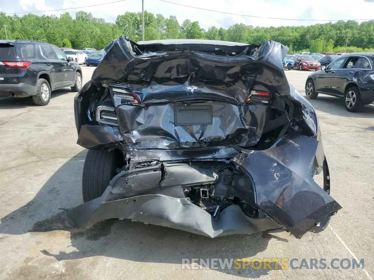 6 Photograph of a damaged car 7SAYGDEE1RA234222 TESLA MODEL Y 2024