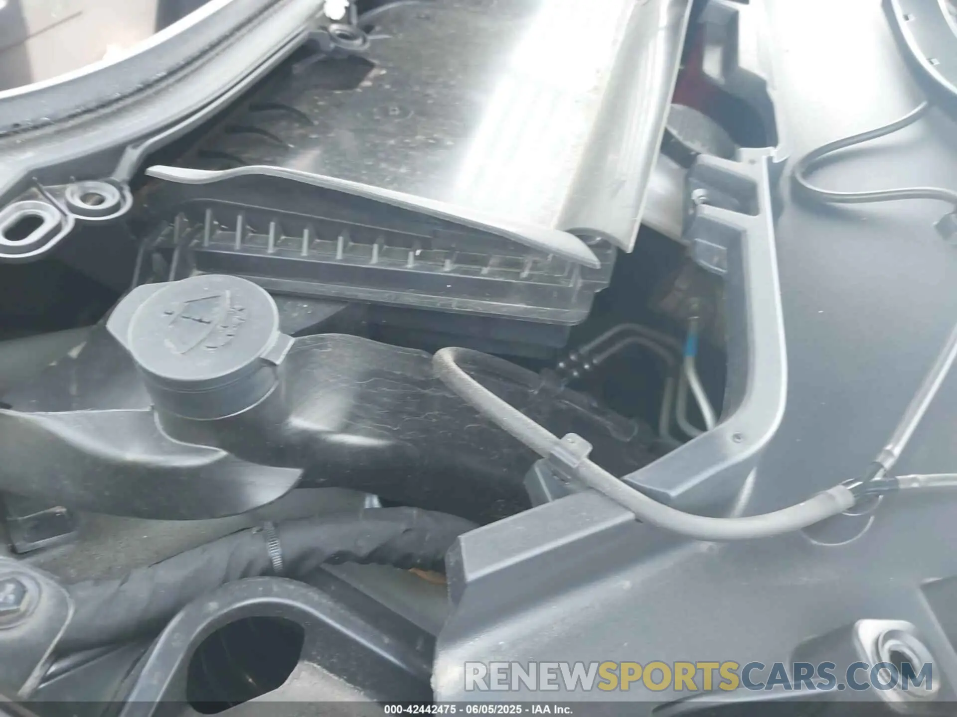 10 Photograph of a damaged car 7SAYGDEE1RA235502 TESLA MODEL Y 2024