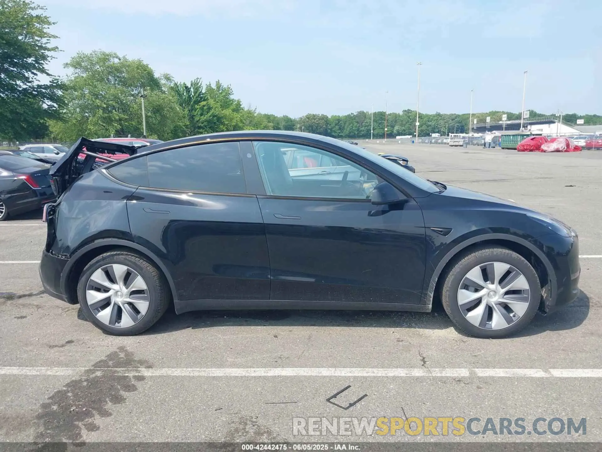 13 Photograph of a damaged car 7SAYGDEE1RA235502 TESLA MODEL Y 2024