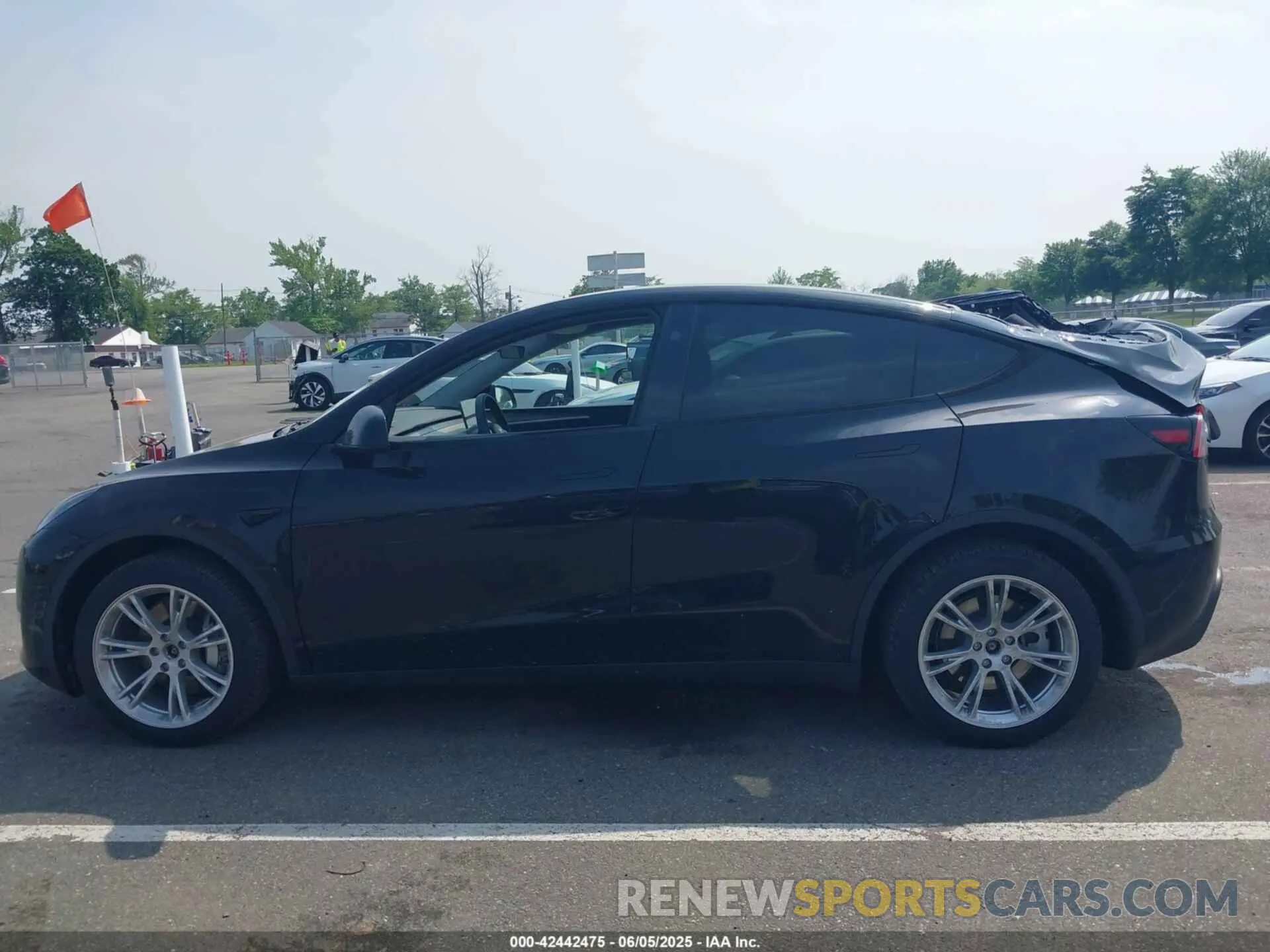 14 Photograph of a damaged car 7SAYGDEE1RA235502 TESLA MODEL Y 2024