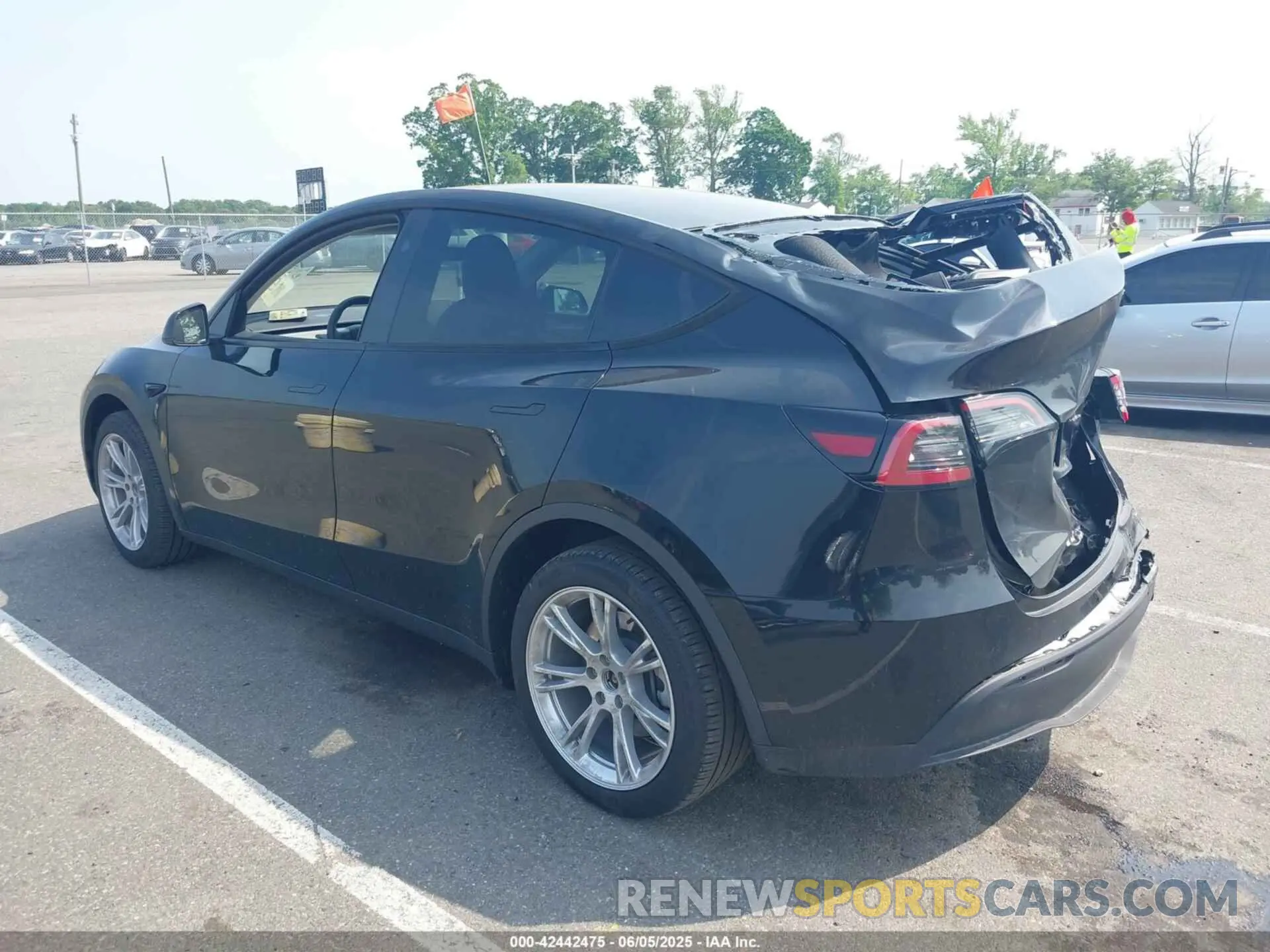 3 Photograph of a damaged car 7SAYGDEE1RA235502 TESLA MODEL Y 2024