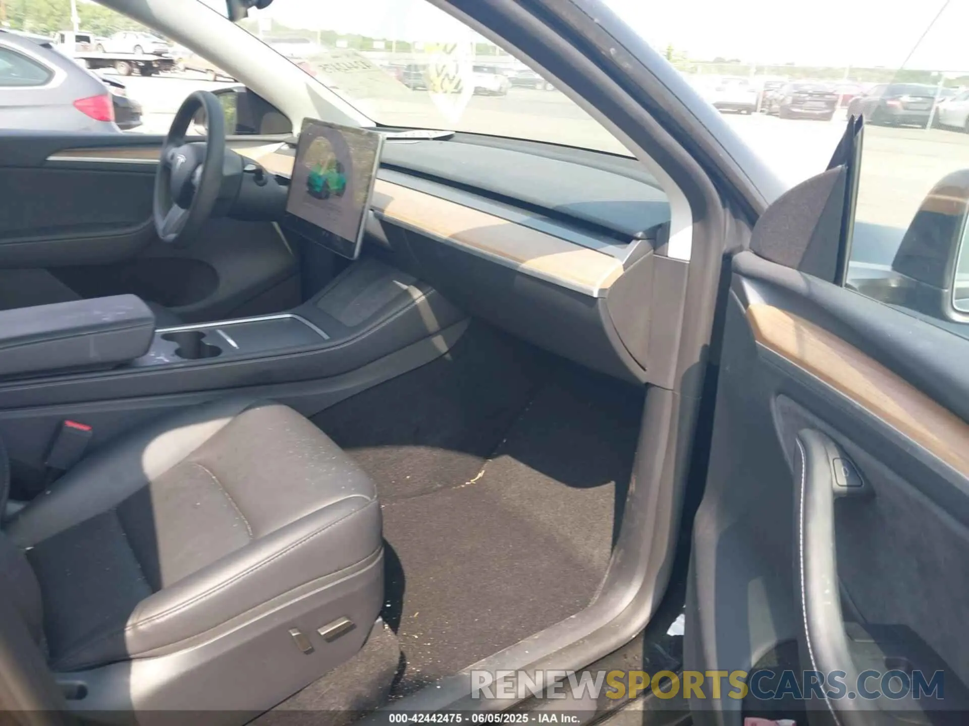 5 Photograph of a damaged car 7SAYGDEE1RA235502 TESLA MODEL Y 2024