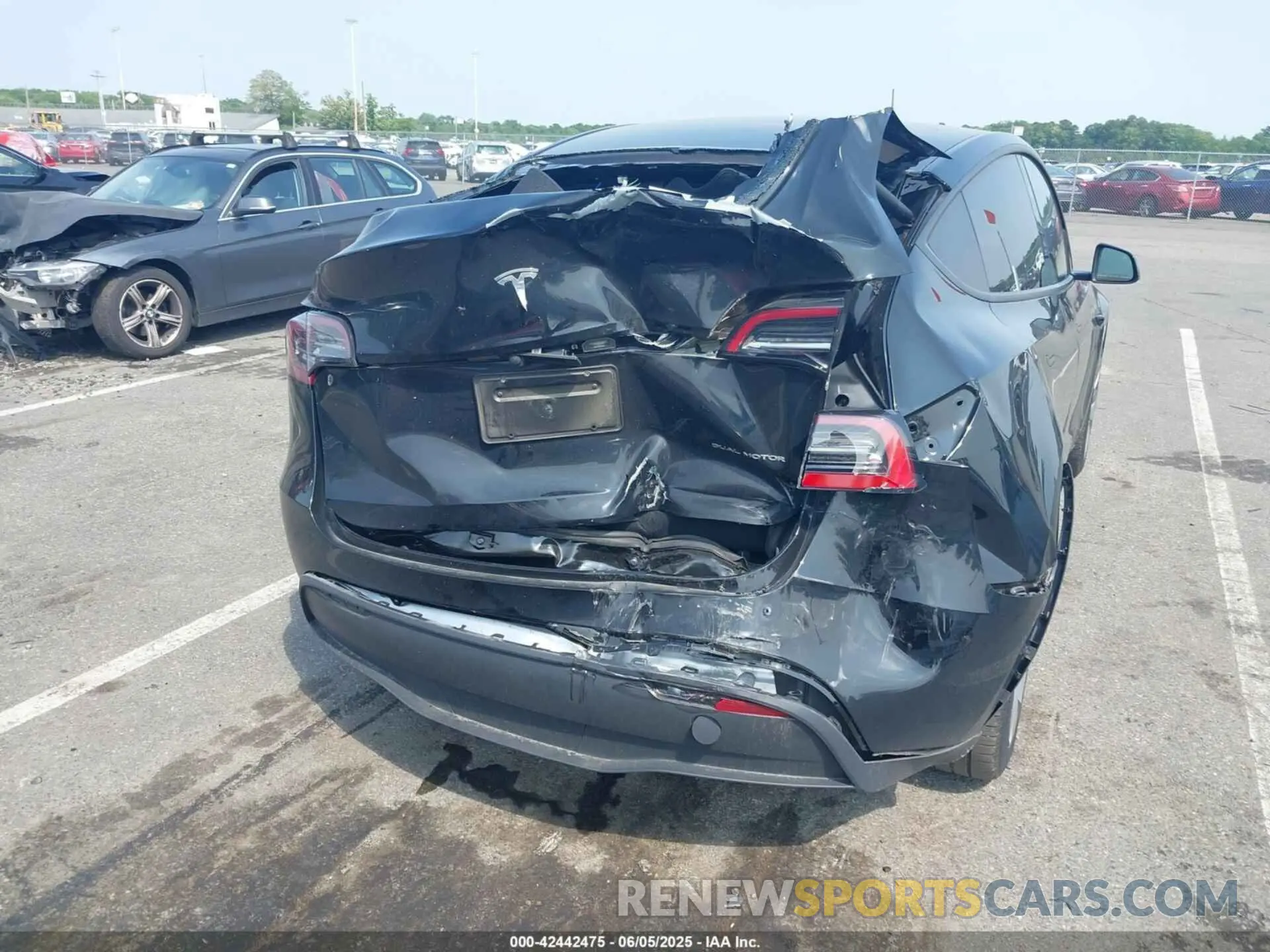 6 Photograph of a damaged car 7SAYGDEE1RA235502 TESLA MODEL Y 2024