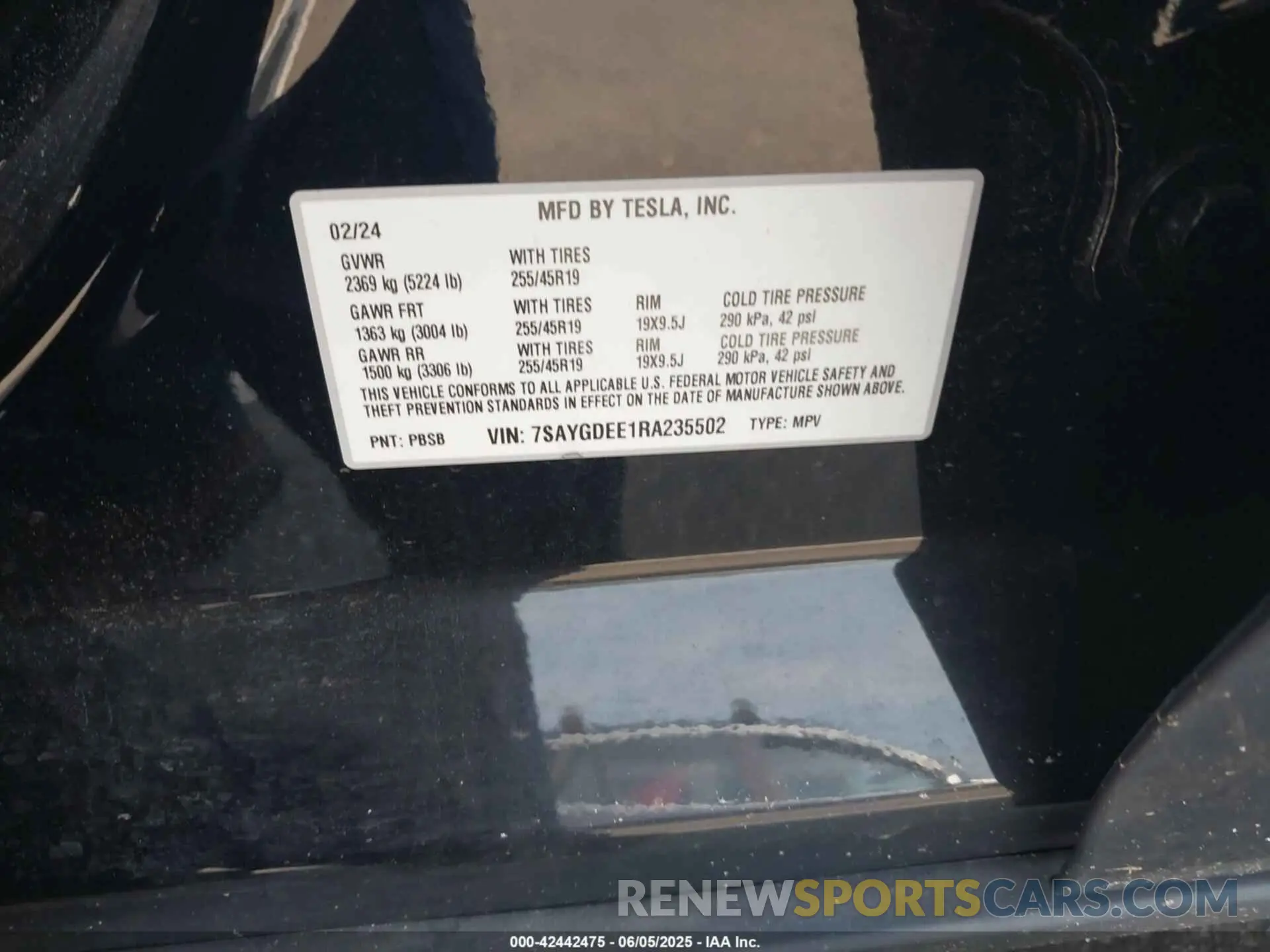 9 Photograph of a damaged car 7SAYGDEE1RA235502 TESLA MODEL Y 2024