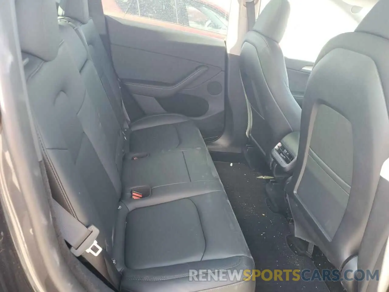 10 Photograph of a damaged car 7SAYGDEE1RA241977 TESLA MODEL Y 2024