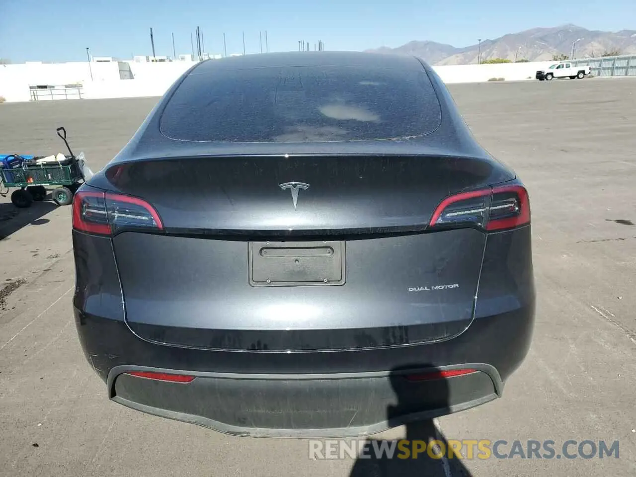 6 Photograph of a damaged car 7SAYGDEE1RA241977 TESLA MODEL Y 2024