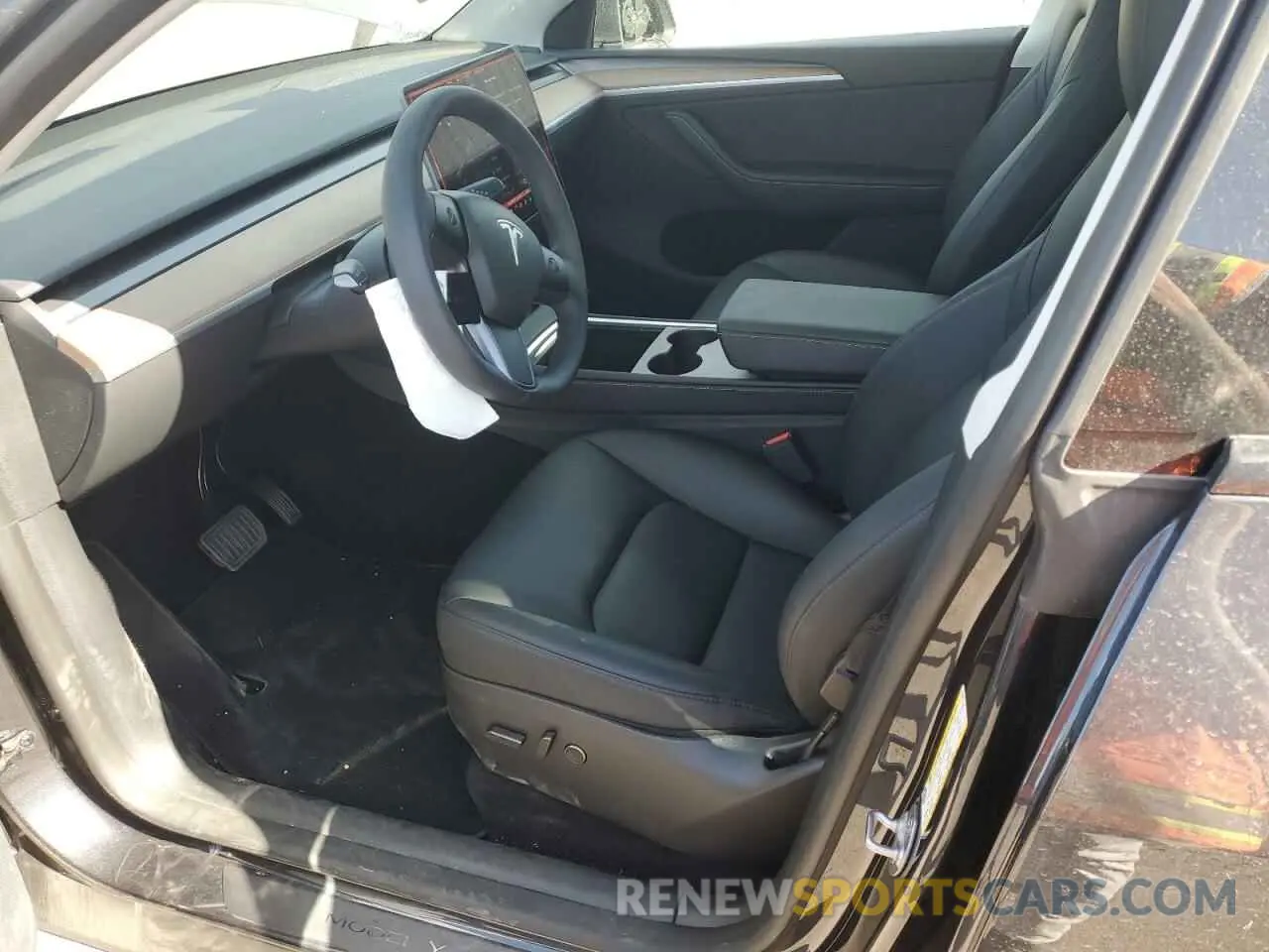 7 Photograph of a damaged car 7SAYGDEE1RA241977 TESLA MODEL Y 2024
