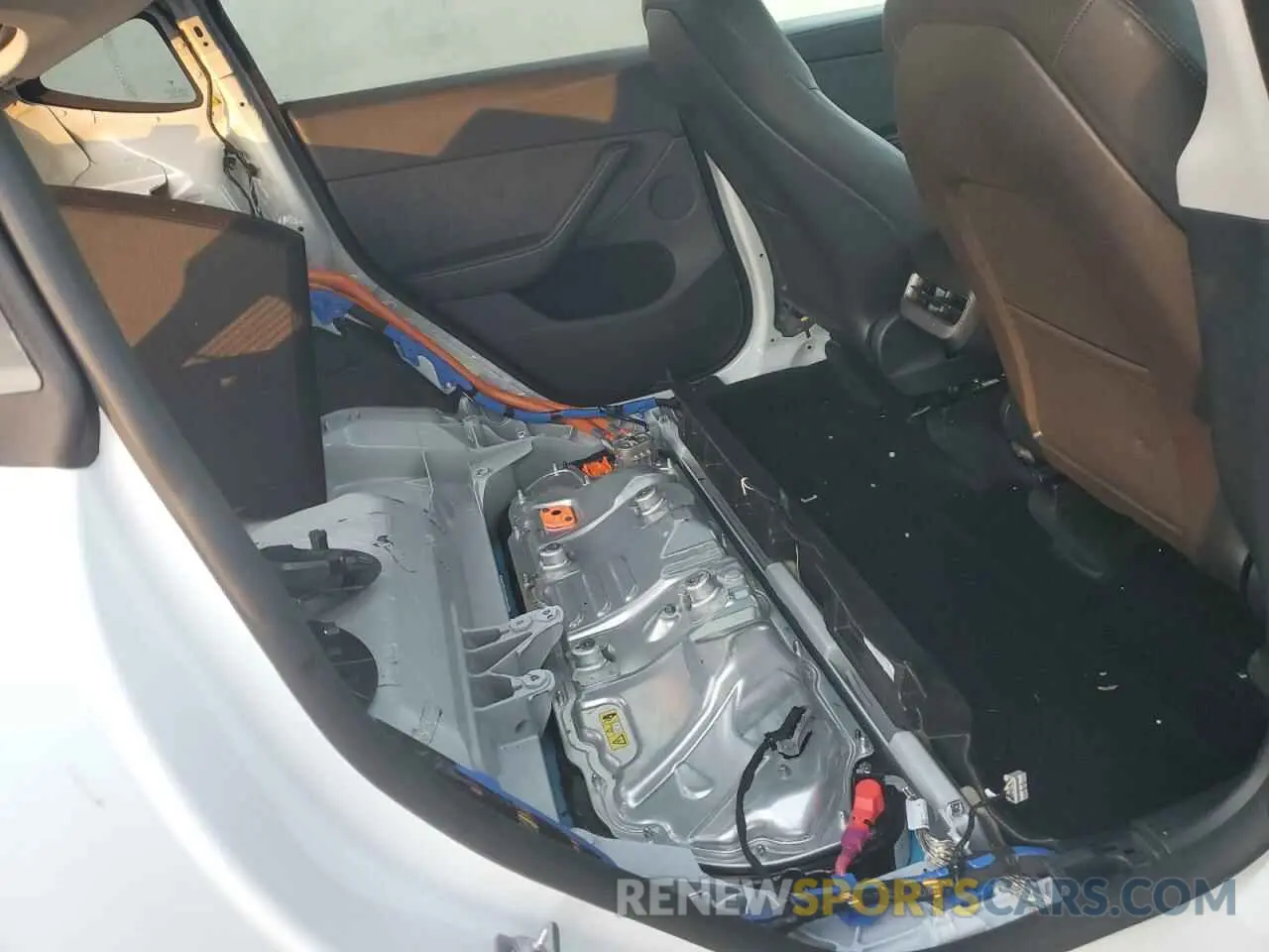 10 Photograph of a damaged car 7SAYGDEE1RA258441 TESLA MODEL Y 2024