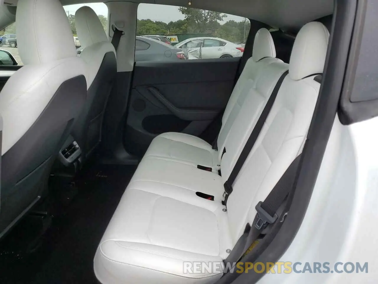 10 Photograph of a damaged car 7SAYGDEE1RA260755 TESLA MODEL Y 2024