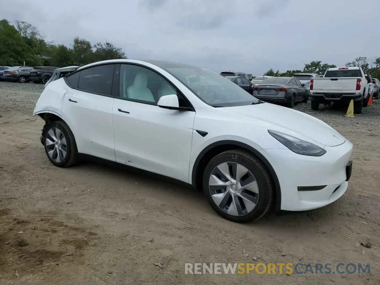 4 Photograph of a damaged car 7SAYGDEE1RA260755 TESLA MODEL Y 2024